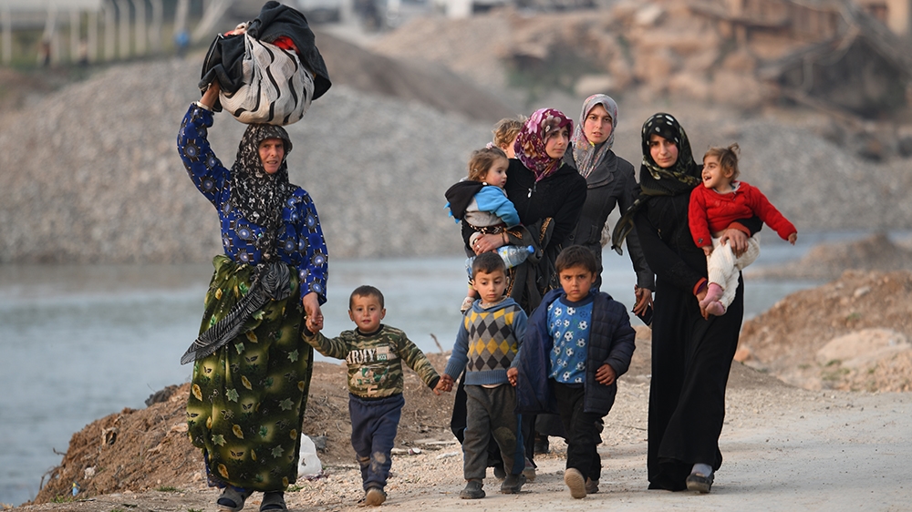 Displaced Syrians arrive to Deir al-Ballut camp in Afrin''s countryside, along the border with Turkey, on February 19, 2020. (Photo by Rami al SAYED / AFP)