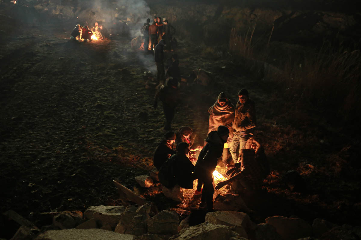 Refugees head to Greece as Turkey opens gates [Hosam Salem/Al Jazeera]