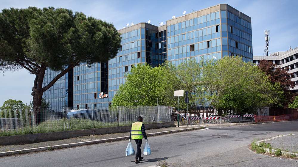 Rome: Refugee squat palace [Valerio Muscella]