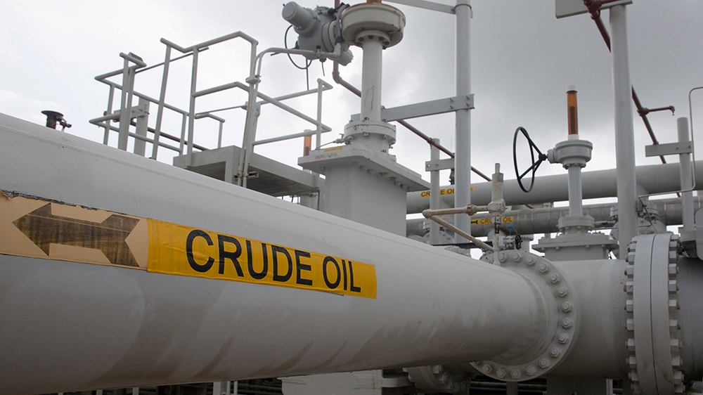 FILE PHOTO: A maze of crude oil pipes and valves is pictured during a tour by the Department of Energy at the Strategic Petroleum Reserve in Freeport, Texas, U.S. June 9, 2016. REUTERS/Richard Carson