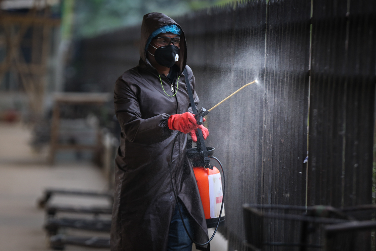 Volunteers sprayed disinfectant-mixed water in Kamlapur railway platform in Dhaka Mahmud Hossain Opu/Al Jazeera