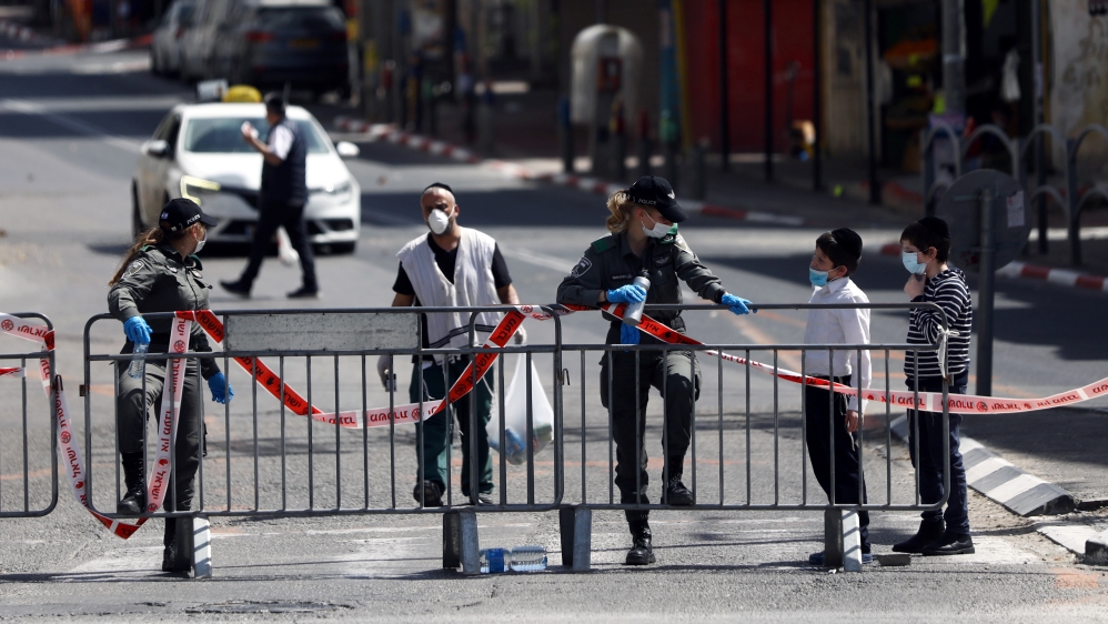 Israeli border policewmen chat with local residents at the entrance to Bnei Brak as Israel enforces a lockdown of the ultra-Orthodox Jewish town badly affected by (COVID-19), Bnei Brak