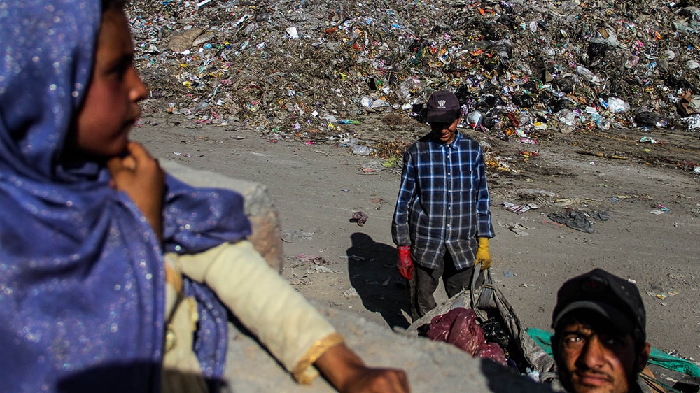Waste piling up at the camp [Agnieszka Pikulicka-Wilczewska/Al Jazeera]