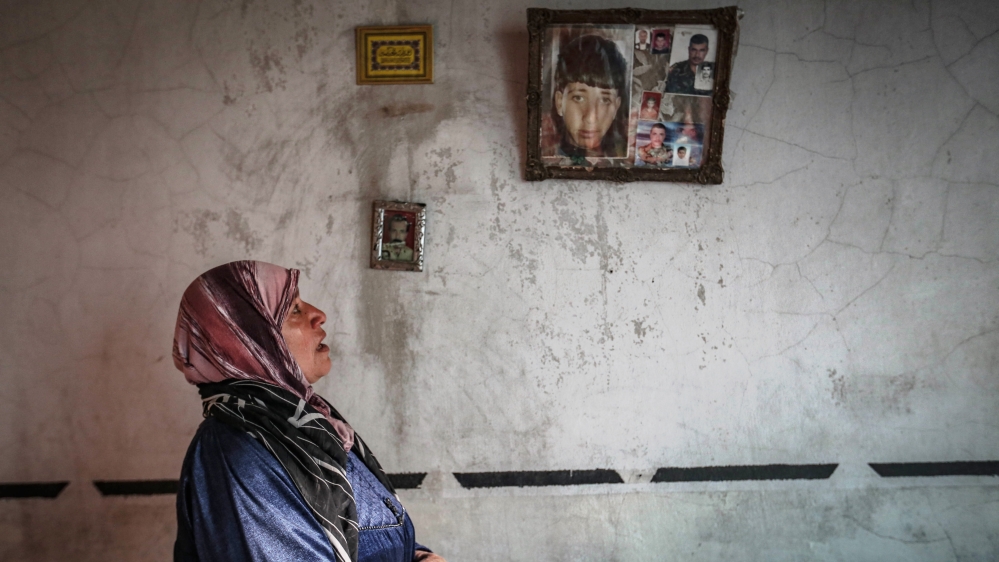 Syrian mother Meryem Ubeyd break fast near her boys'' graves