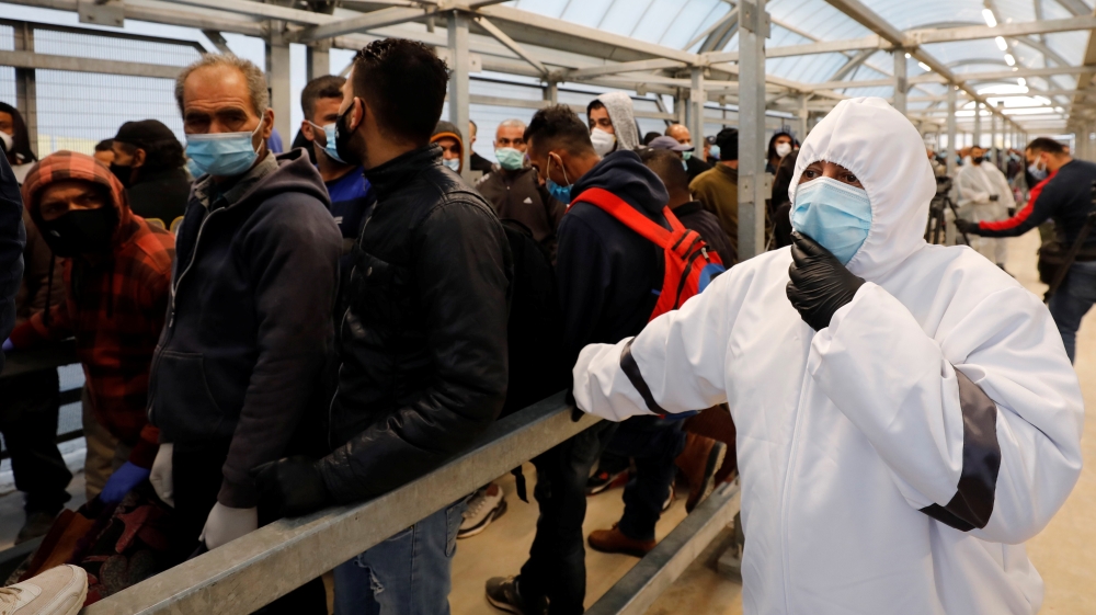 Palestinian laborers head t