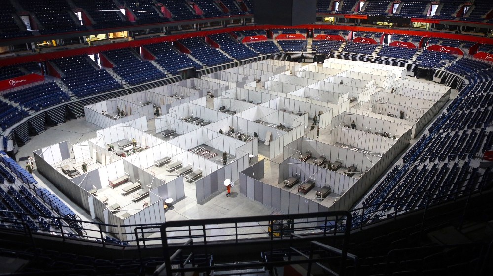 SERBIA-HEALTH-VIRUS Serbian army soldiers prepare a makeshift field hospital to accommodate patients infected by COVID-19 inside the Belgrade Arena, on July 6, 2020. 