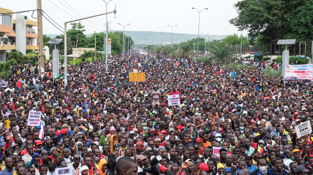 Supporters of the Imam Mahmoud Dicko and other opposition political parties attend a mass protest demanding the resignation of Mali's President Ibrahim Boubacar Keita in Bamako, Mali August 11, 2020.
