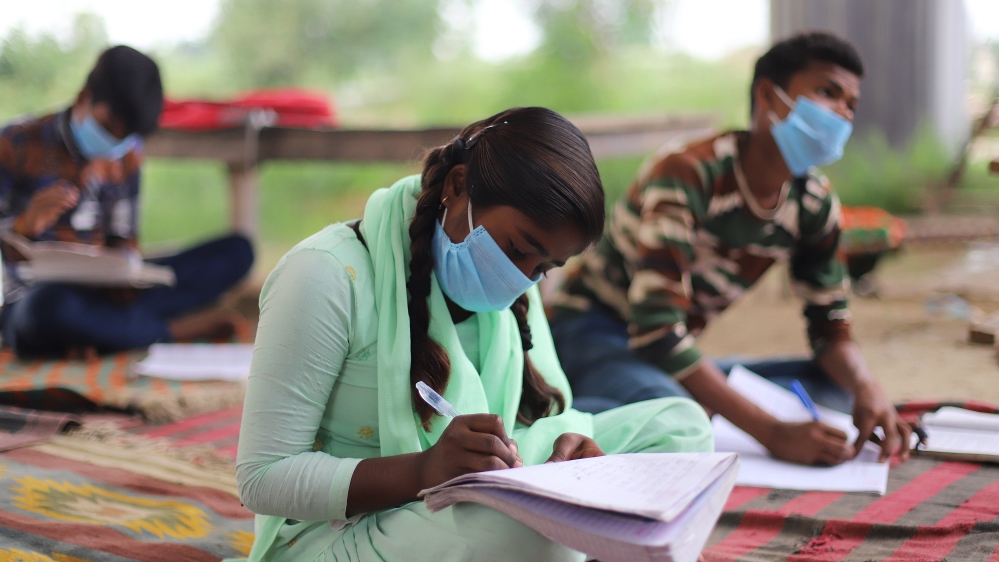 Study in an open-air class in Delhi