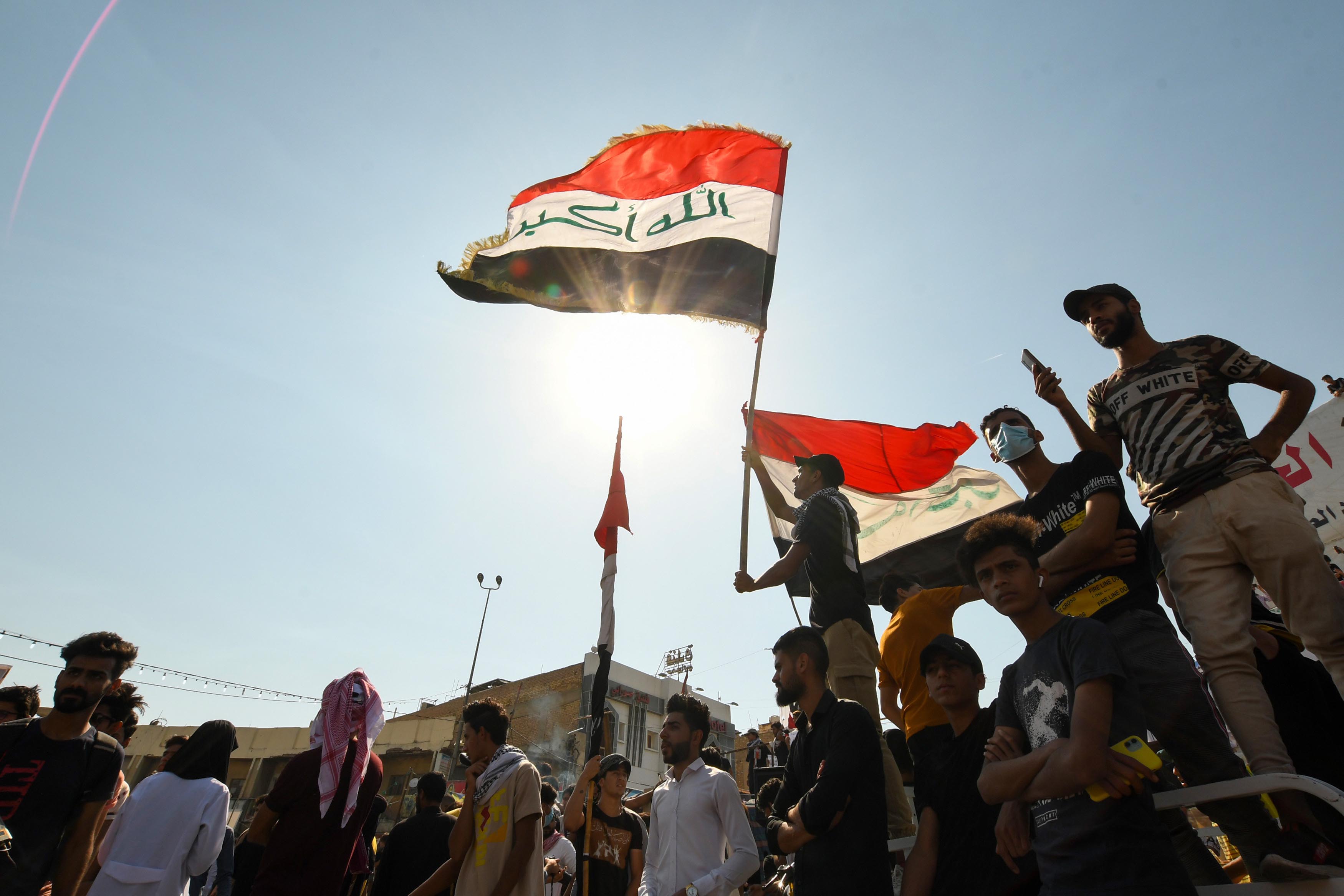 Iraqi demonstrators chant slogans during a gathering in Haboubi Square in the southern city of Nasiriya on October 28, 2020, to demand a total overhaul of a political system. (Photo by Assaad AL-NIYAZI / AFP) (AFP)