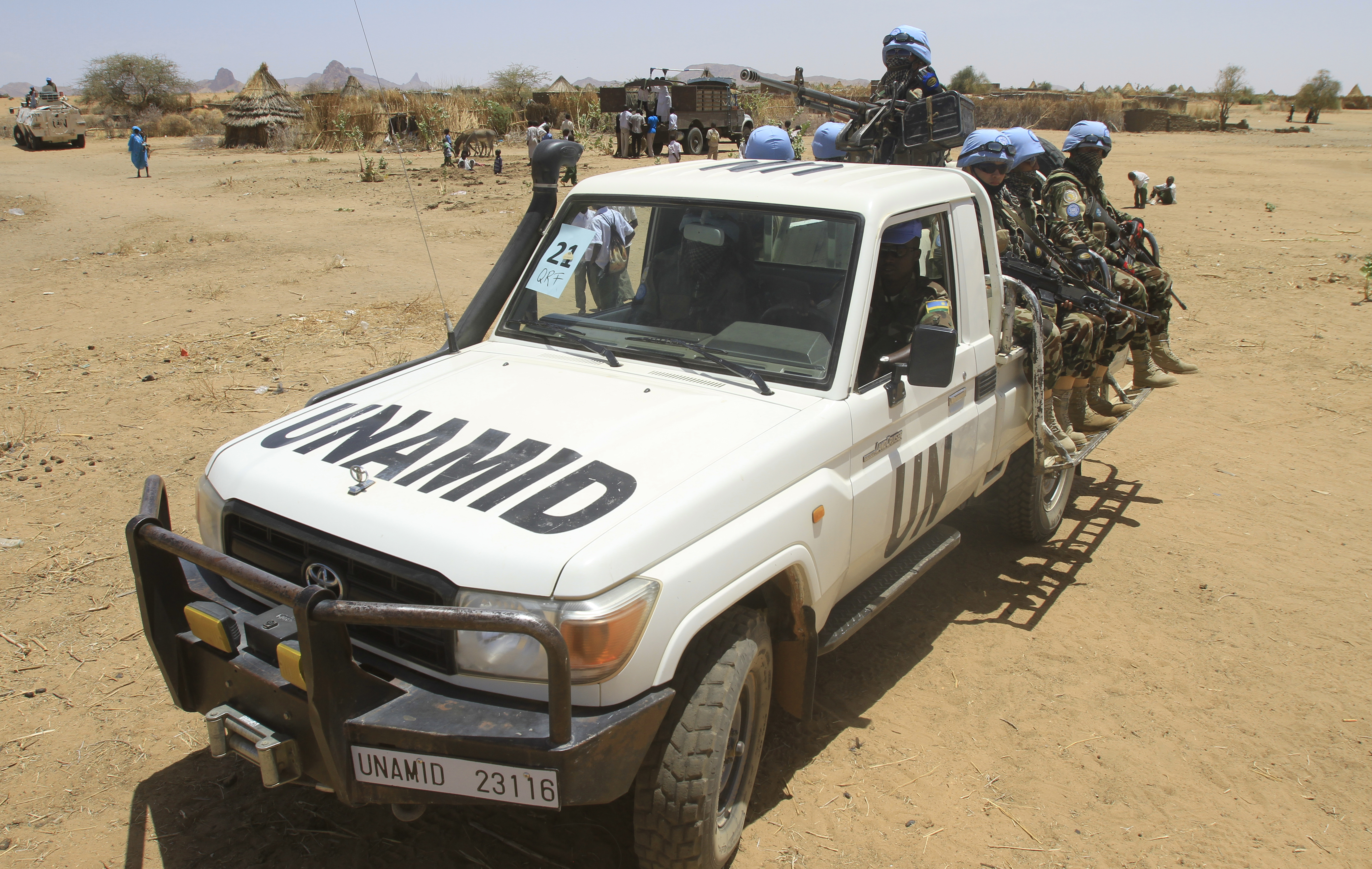 Peace-keepers with the United Nations-African Union Mission in Darfur (UNAMID) patrol the Shangil Tobaya area for displaced people in North Darfur state, on June 18, 2013 [Ashraf Shazly/AFP]