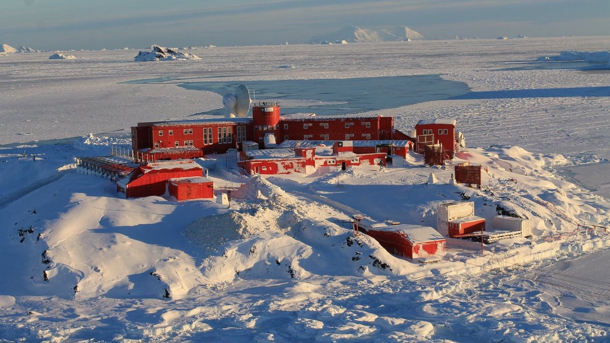 Chile's Bernardo O'Higgins army base is seen at Antarctica in this undated handout photo provided by the Chilean Army on December 22, 2020. Chilean Army/Handout via REUTERS THIS IMAGE HAS BEEN SUPPLIED BY A THIRD PARTY. NO RESALES. NO ARCHIVES