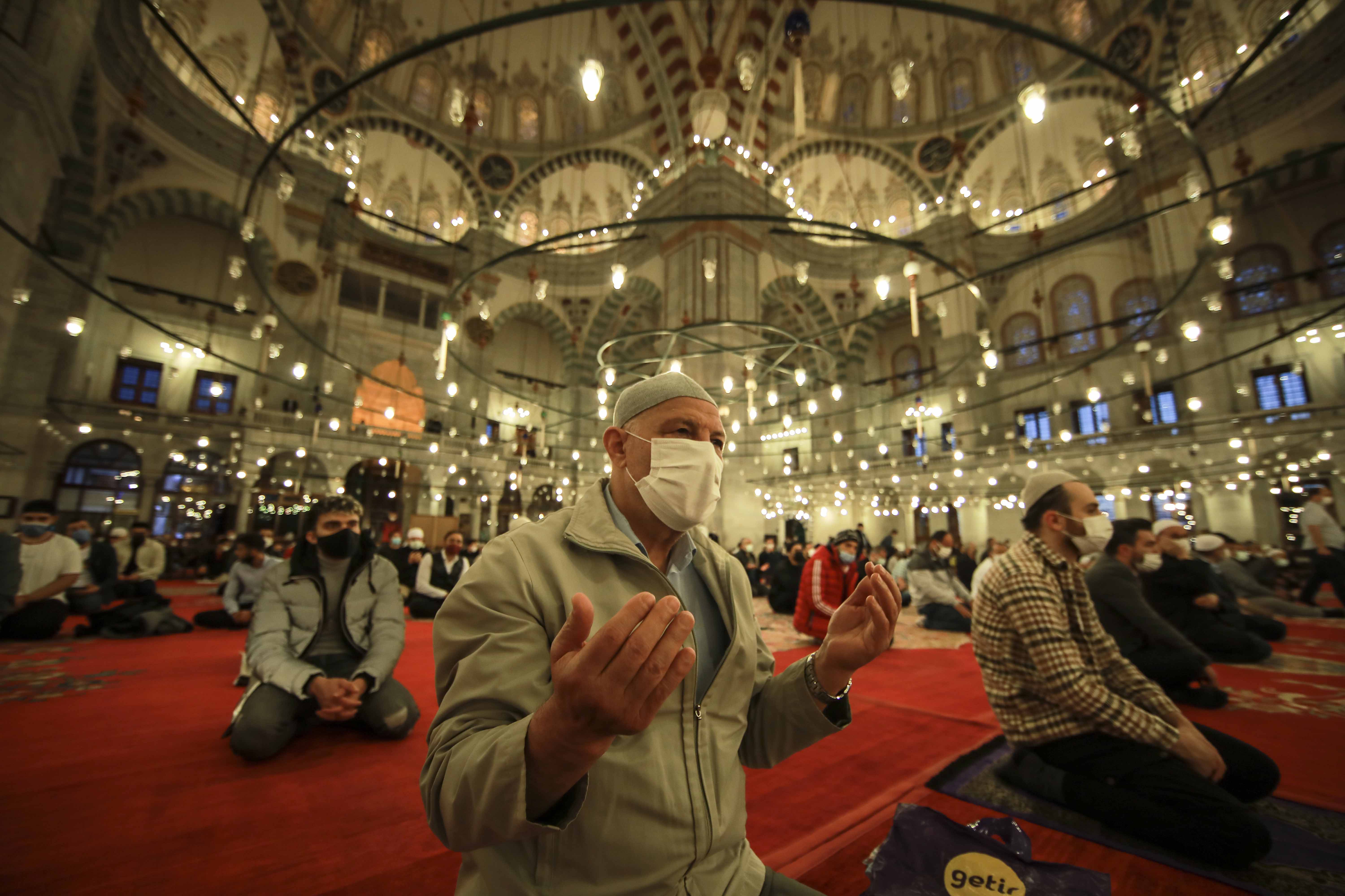 Muslims offer prayers during the first day of Eid al-Fitr, which marks the end of the holy month of Ramadan at Fatih Mosque in Istanbul on May 13, 2021 [AP Photo/Emrah Gurel)