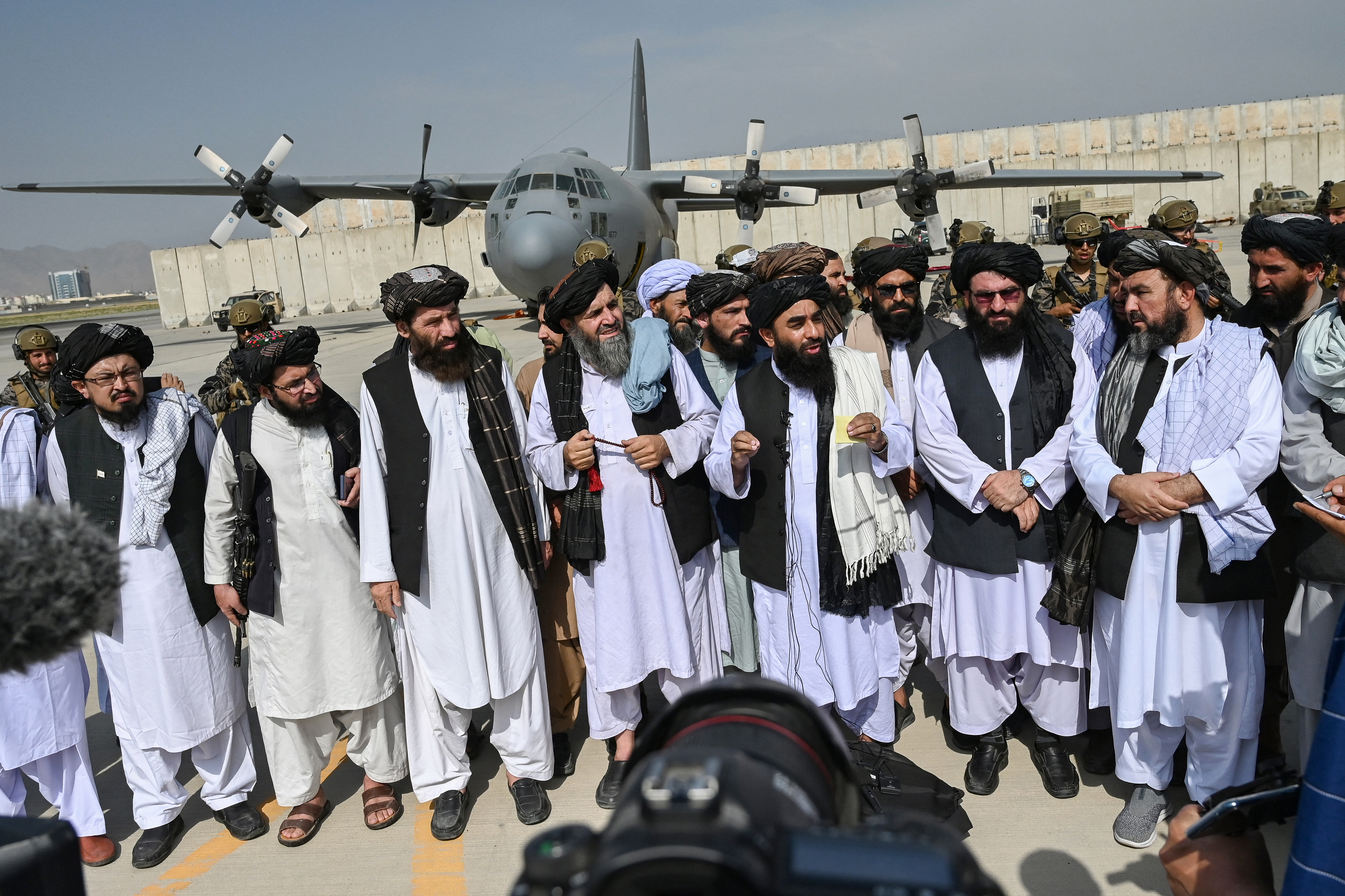 Taliban spokesman Zabihullah Mujahid speaks to the media at the airport in Kabul on August 31, 2021 [AFP/ Wakil Kohsar]