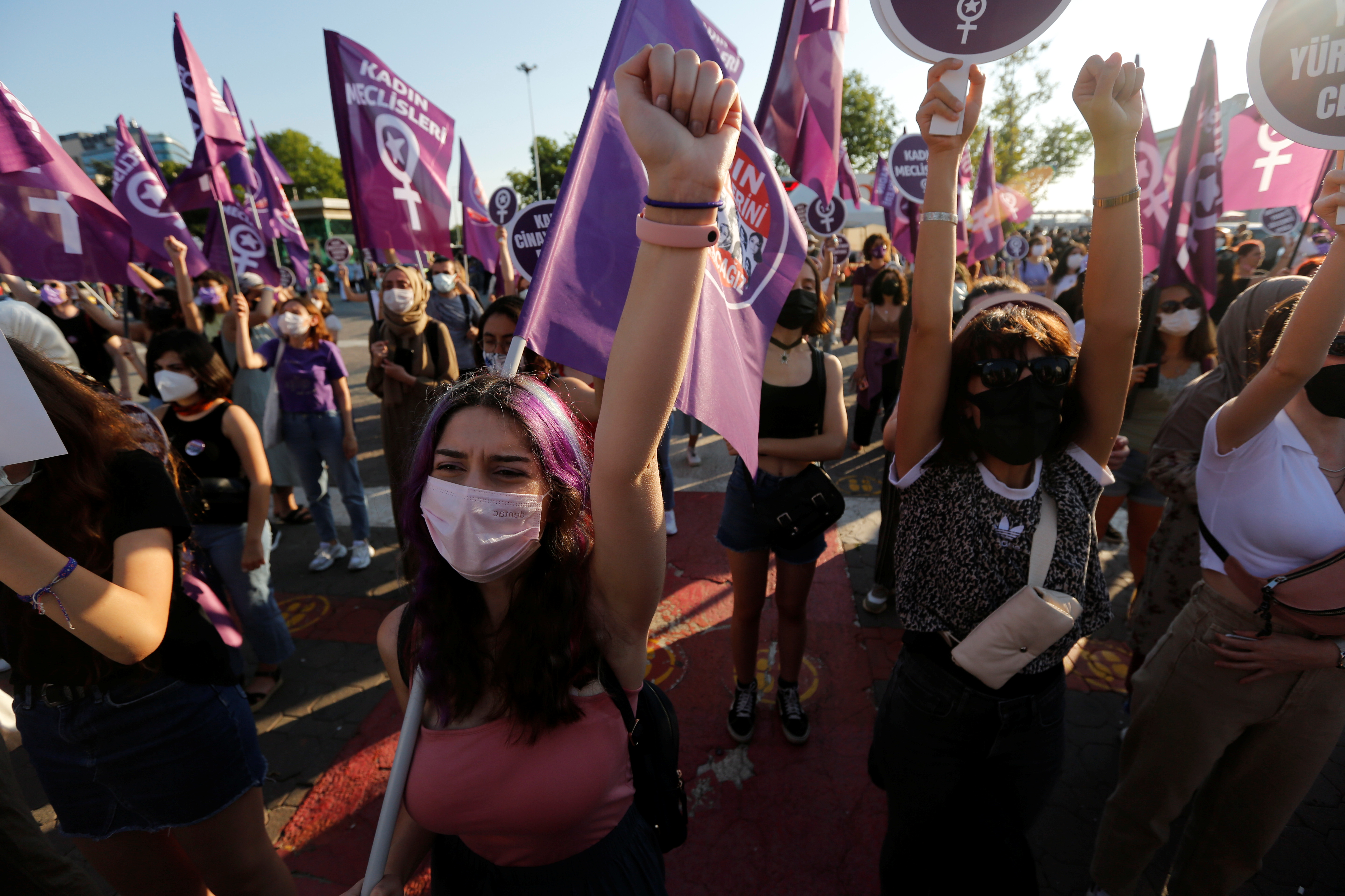 Women protesting Turkey