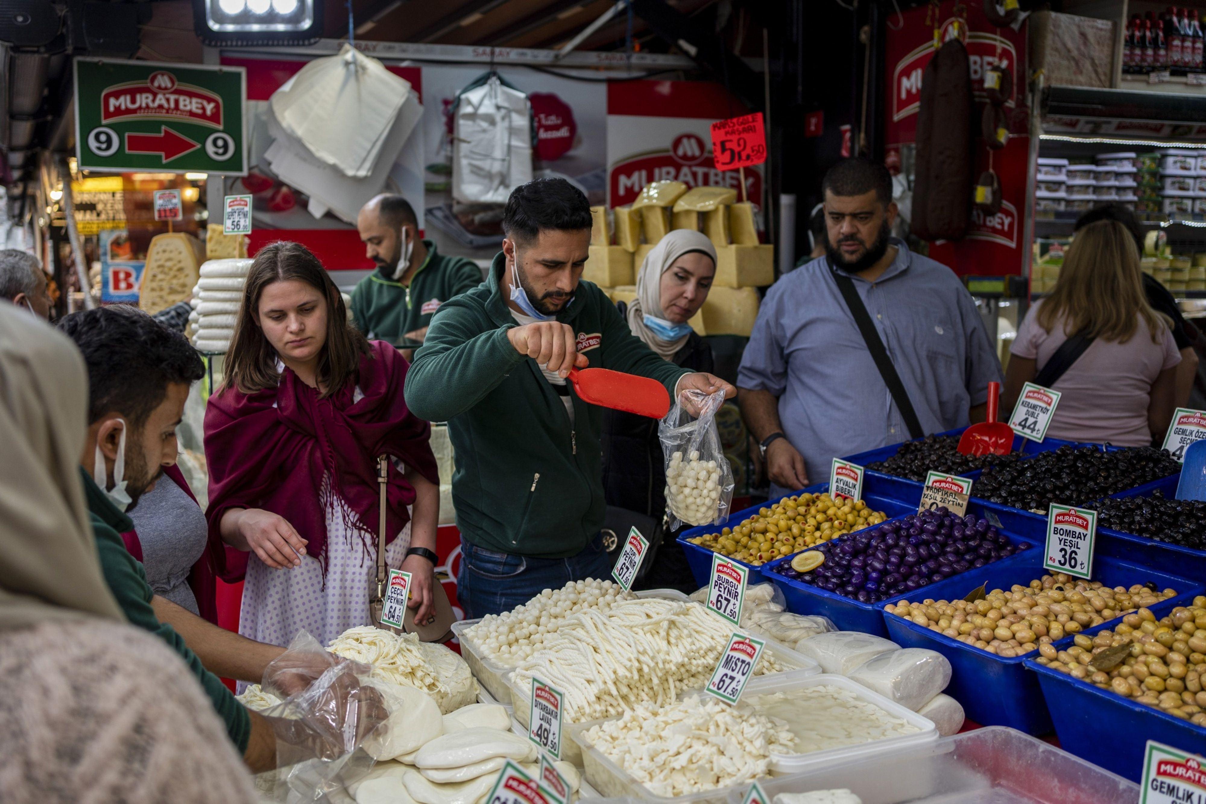 Turkish businesses that depend on imported goods are facing higher costs because the lira is packing far less purchasing punch. And as firms pass those higher input costs on to consumers, Turkish households, especially lower-income ones, are left to grapple with higher prices for goods - including essentials like food and energy [File: Moe Zoyari/Bloomberg]