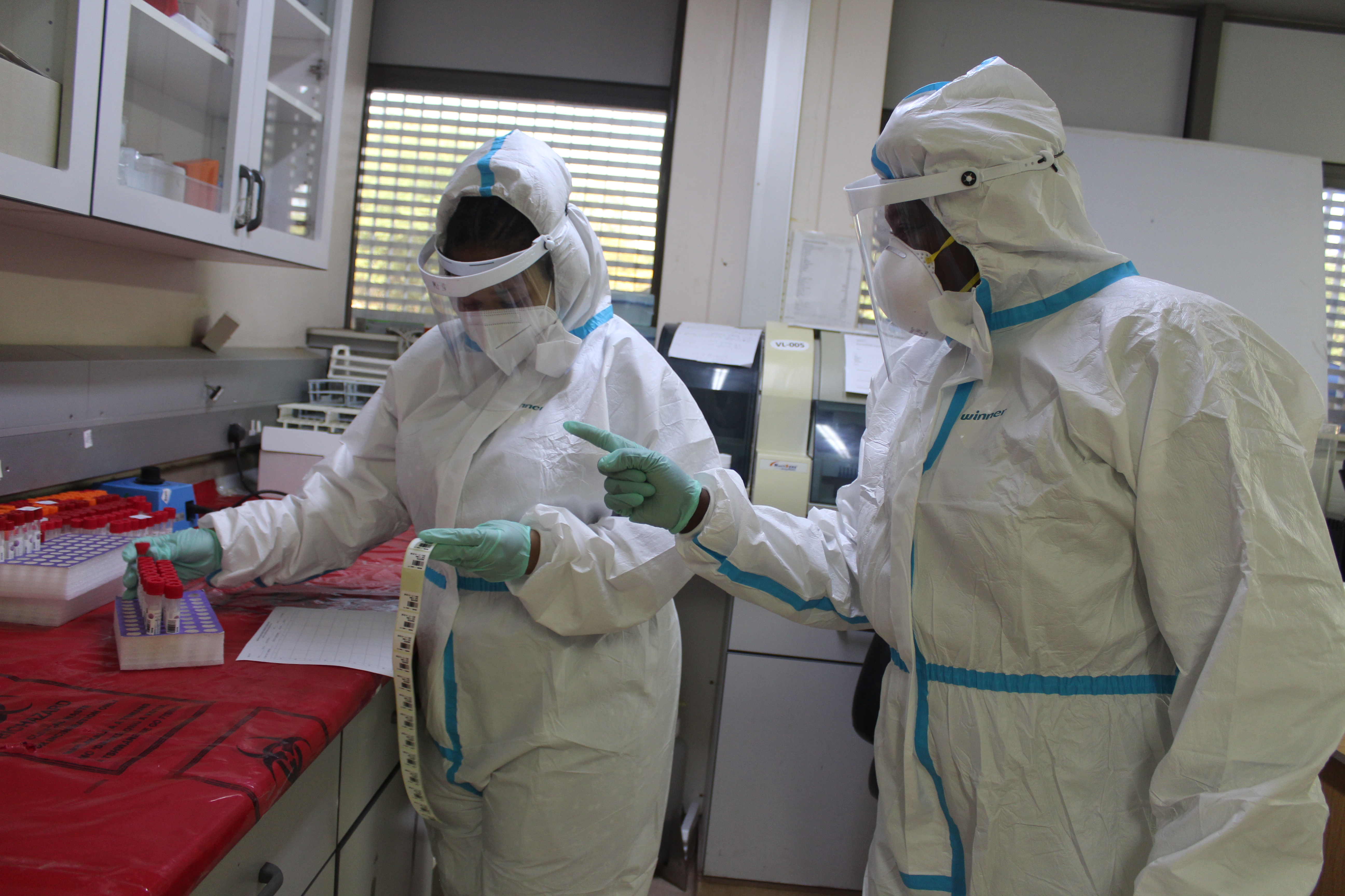 Botswana's Omicron discovering team