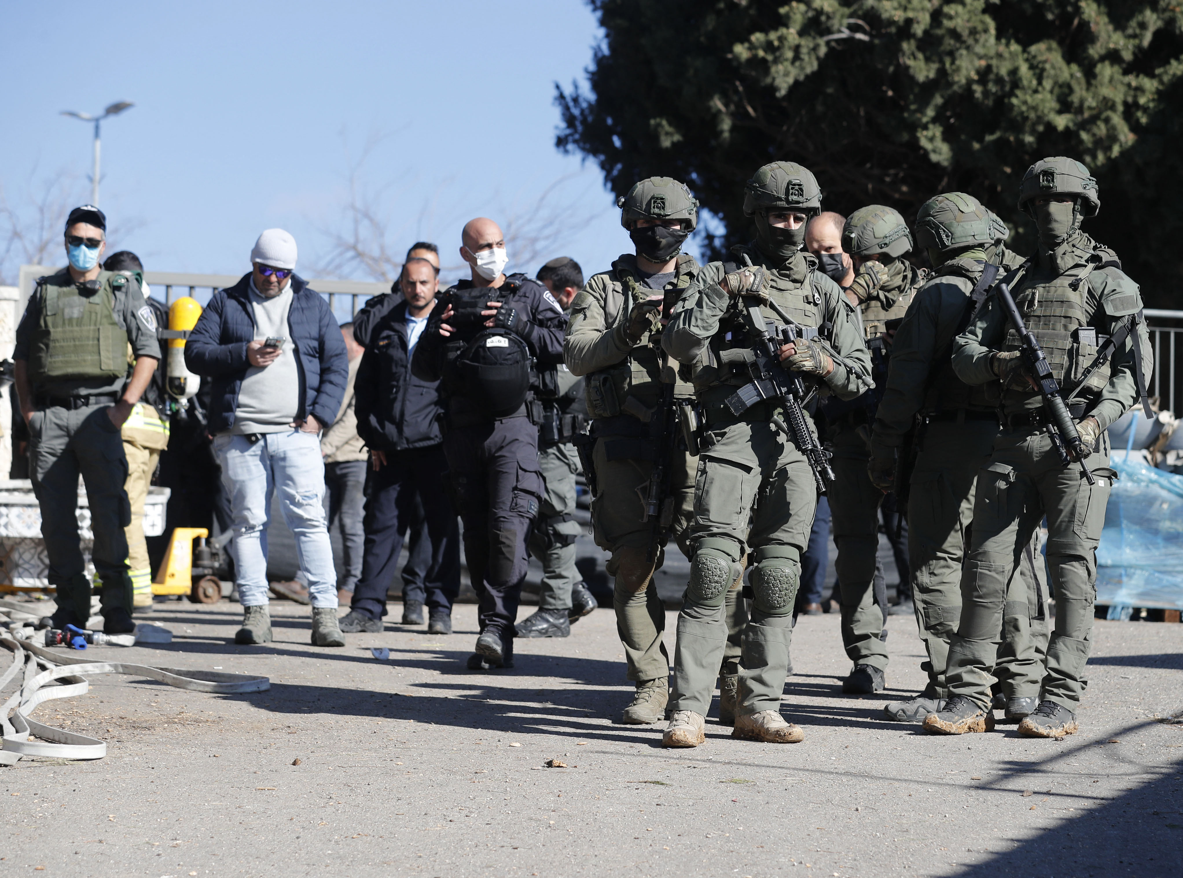 Israeli soldiers stand in Sheikh Jarrah neighbourhood