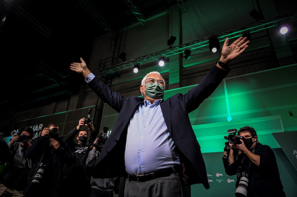 Portugese PM gestures as he delivers a speech during a campaign rally
