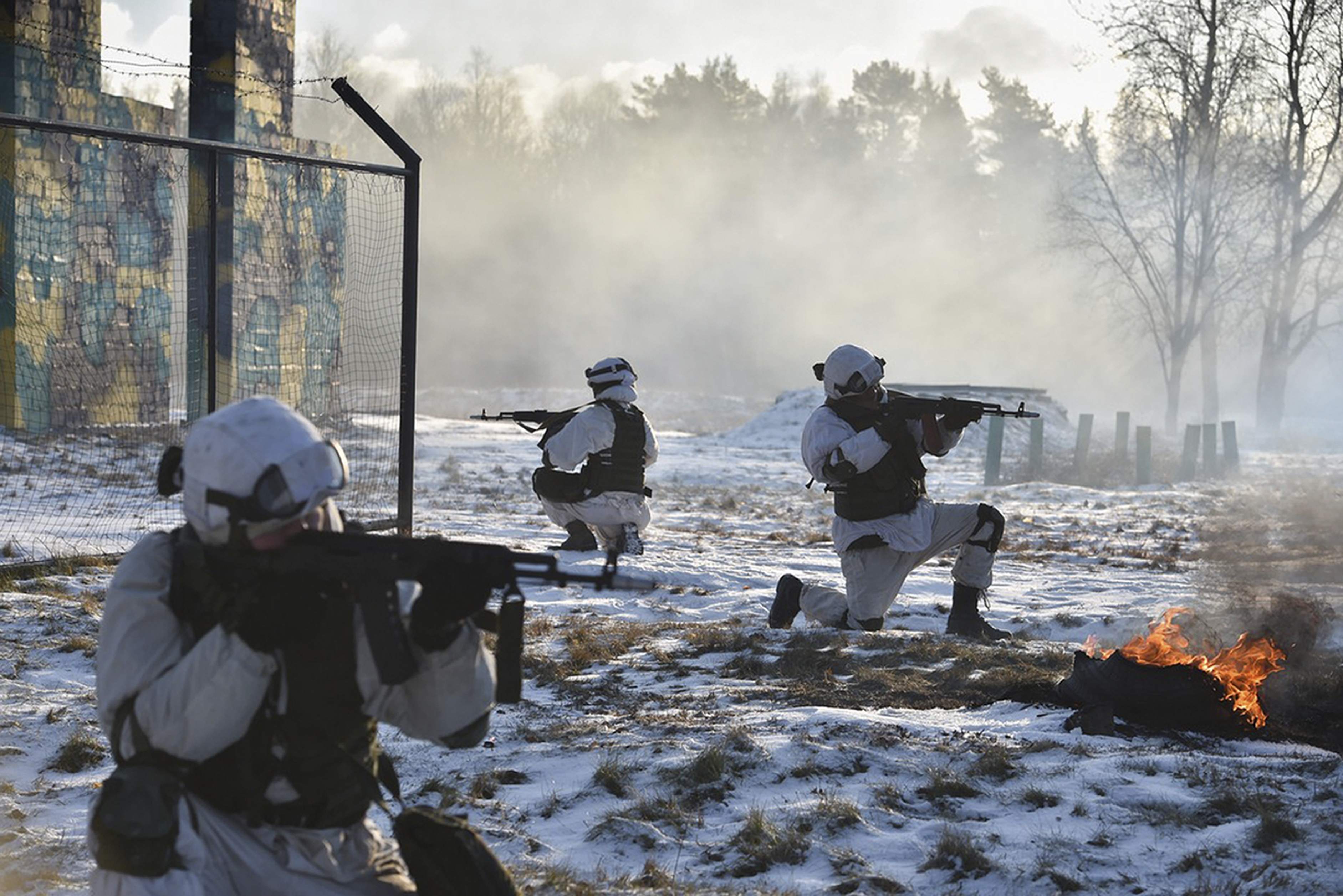 Russian soldiers attend a military exercising at the Golovenki training ground in the Moscow