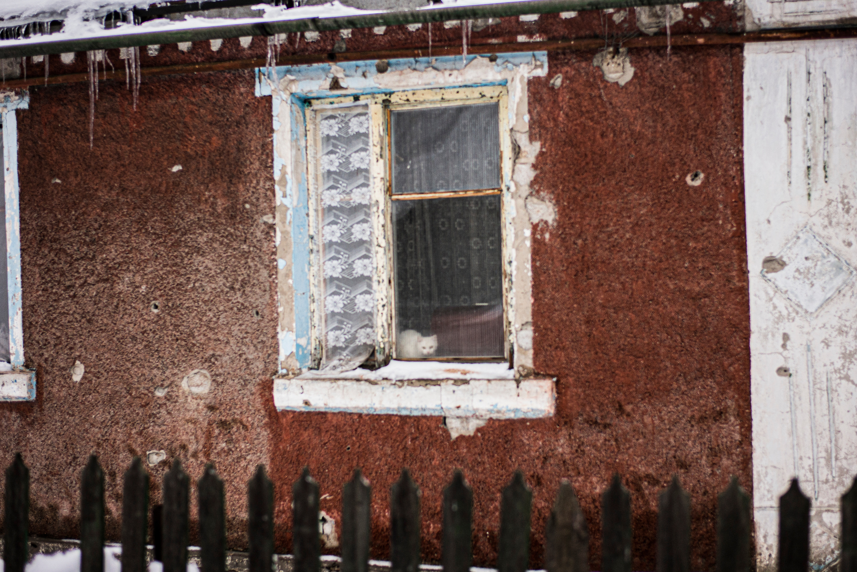 The frontline village of Opytne, only 800 meters away from the front line.