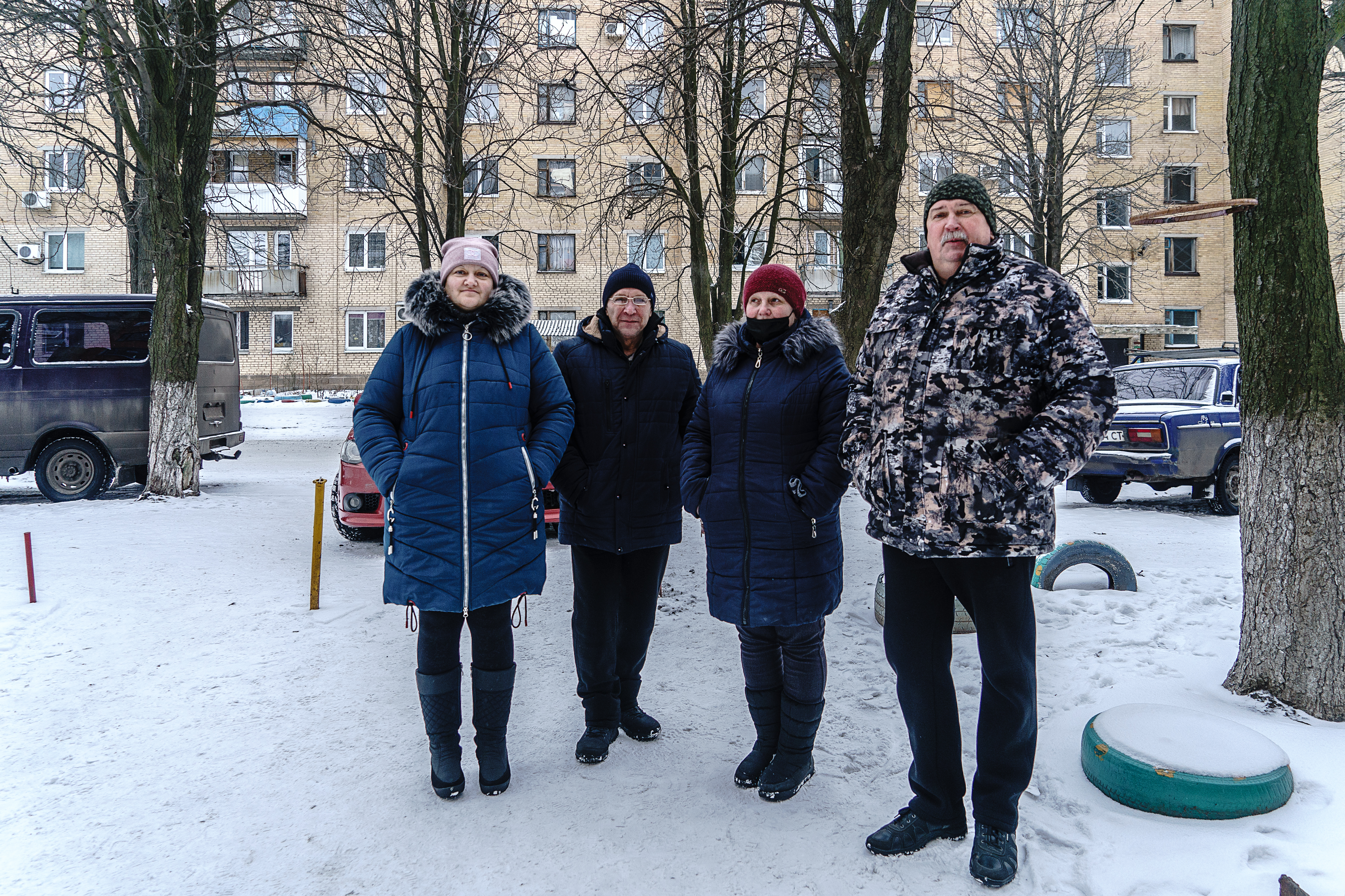 Valeriy Dzyubinskiy with his neighbors. Krasnohorivka, Ukraine 2022.