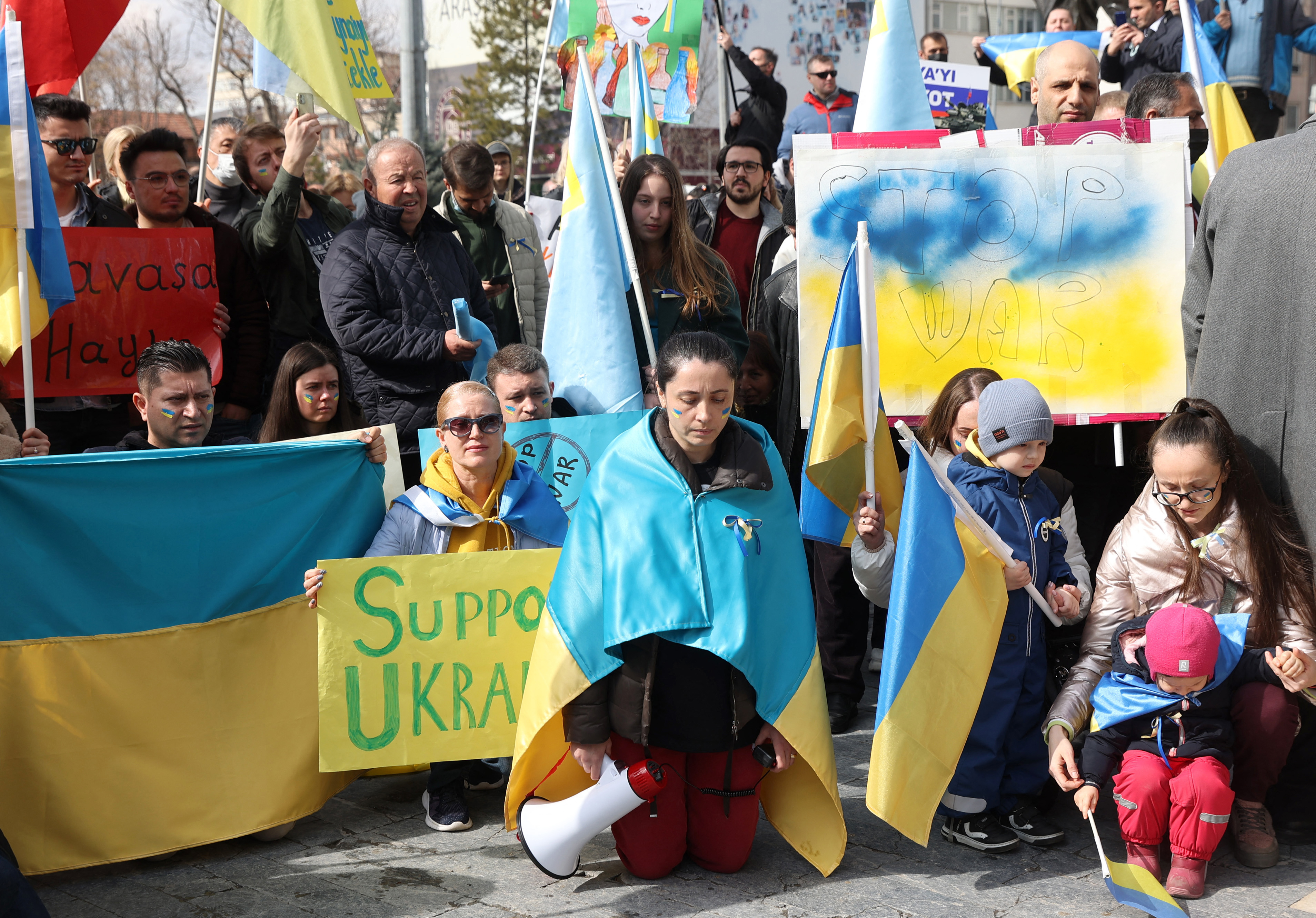 Ukrainians living in Turkey protest against Russia