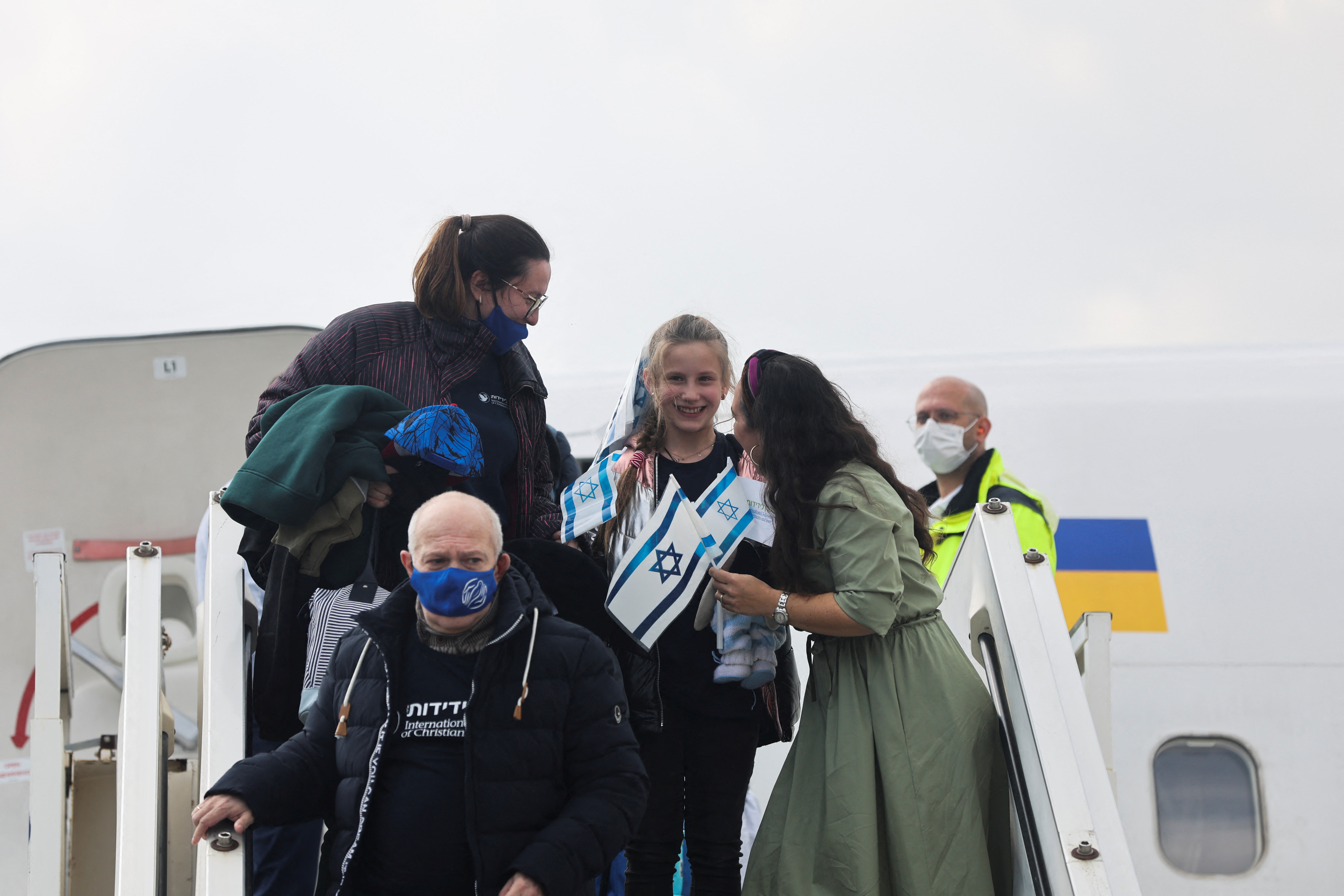 Ukrainians immigrants with Jewish ancestry land in Israel