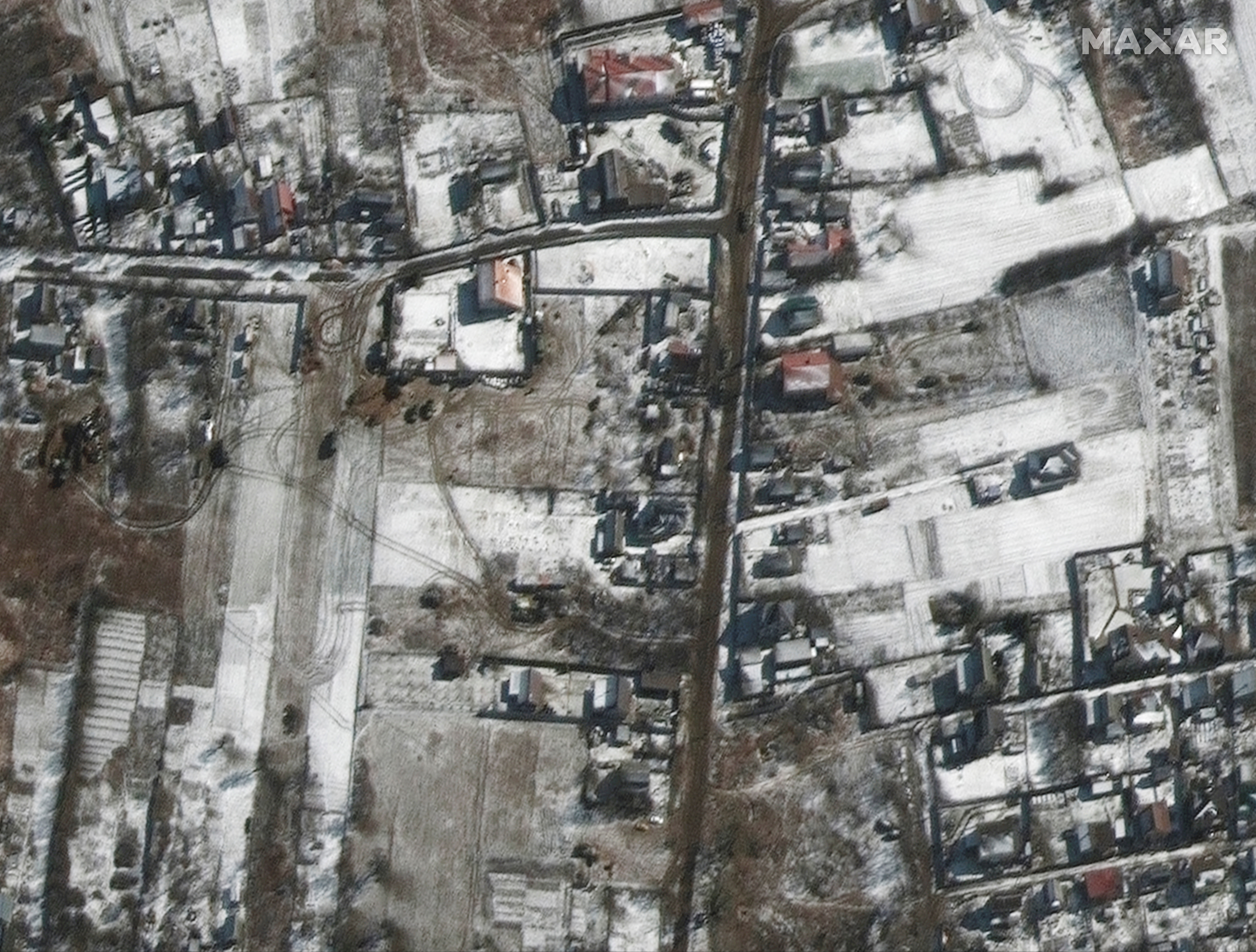 Maxar image - russian troops near Kyiv