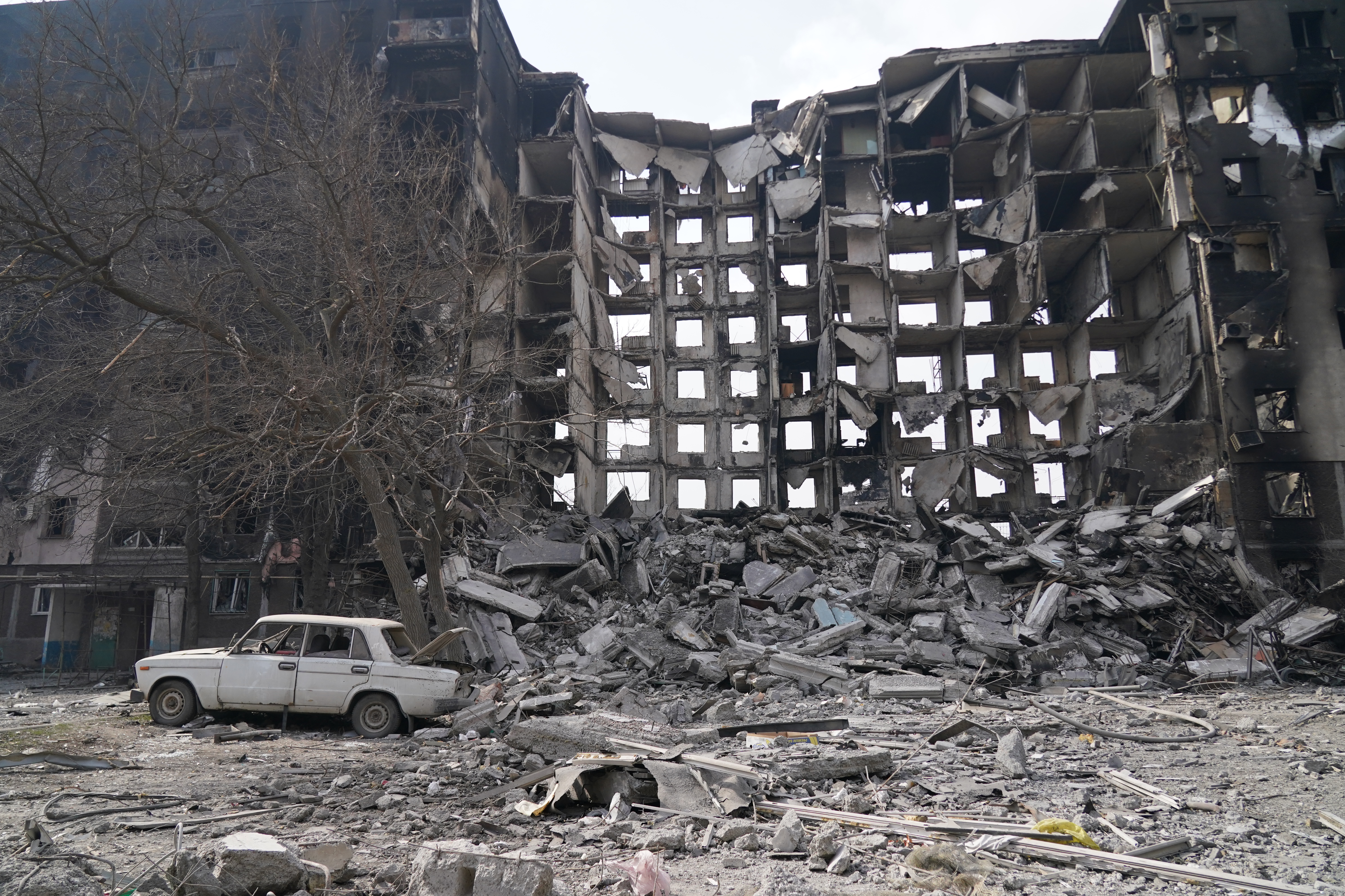 Collapsed building in Mariupol
