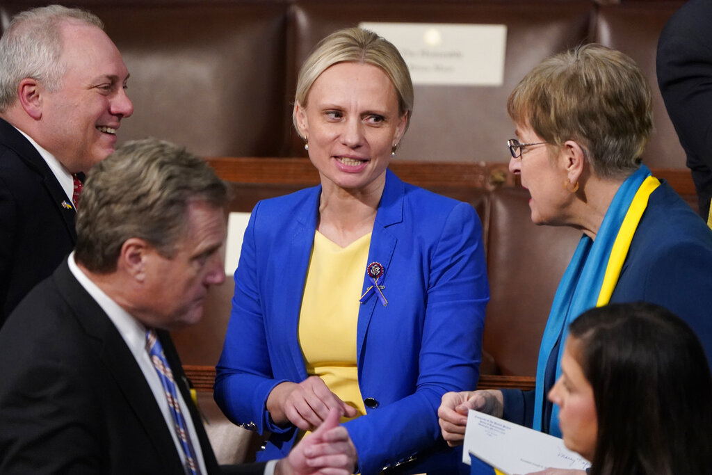 US lawmakers displaying colours of Ukrainian flag