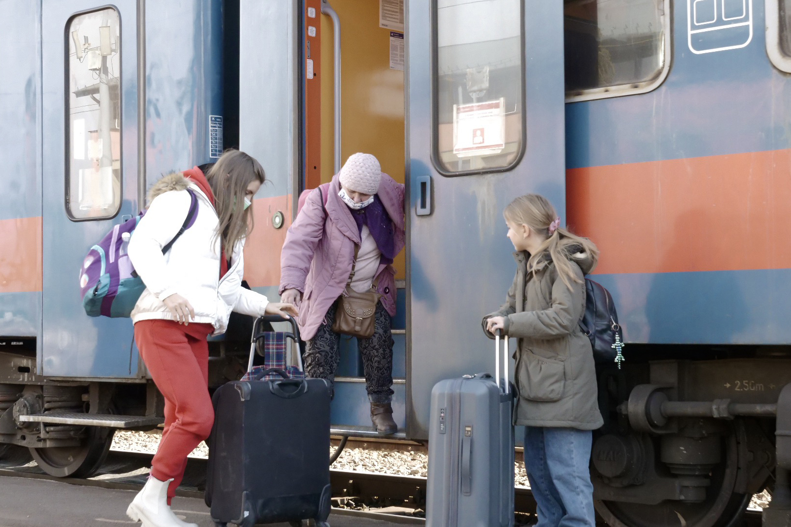 Family arriving at Zahony from Chop
