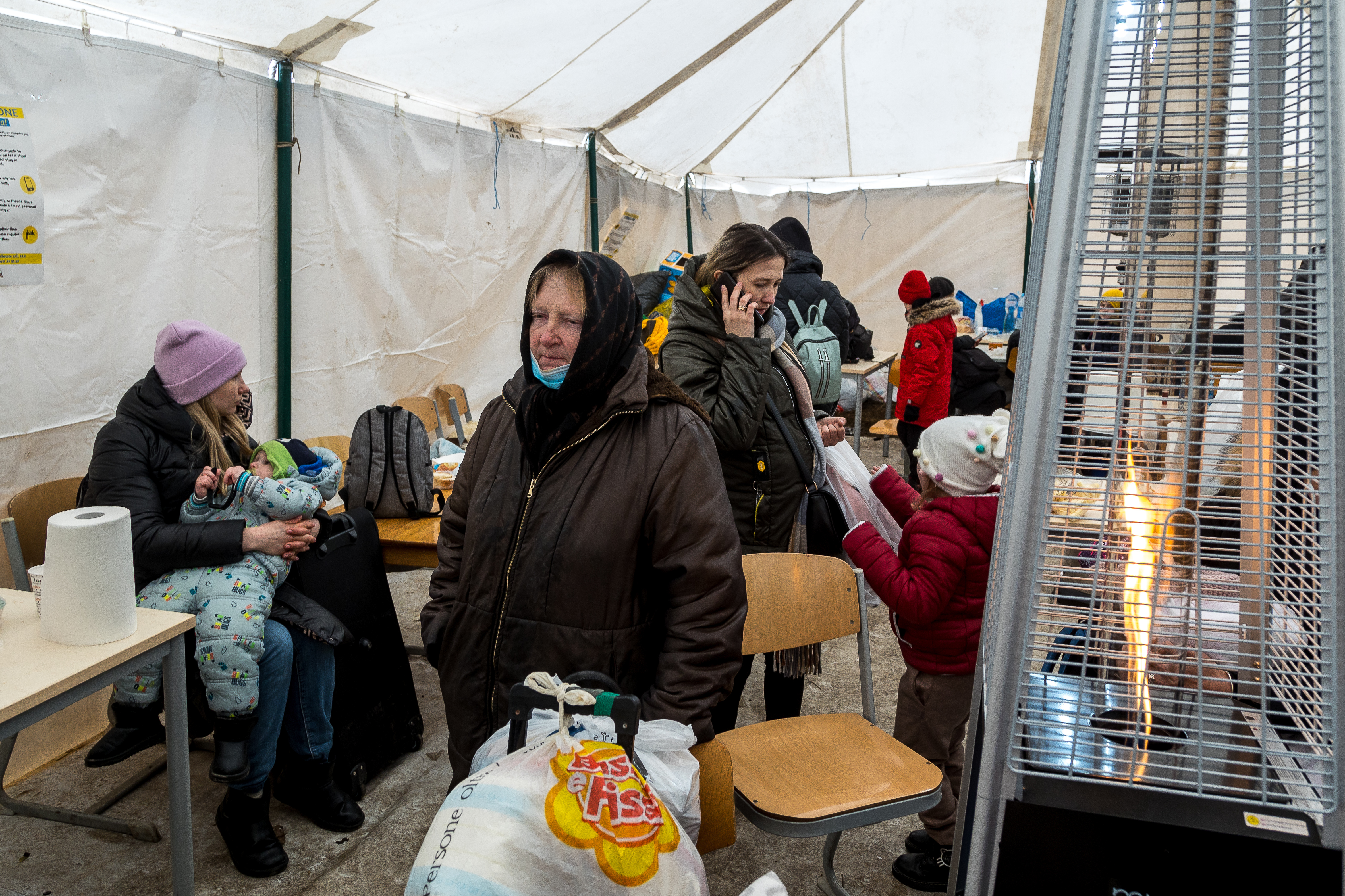 Ukrainian refugees arrive in Romania