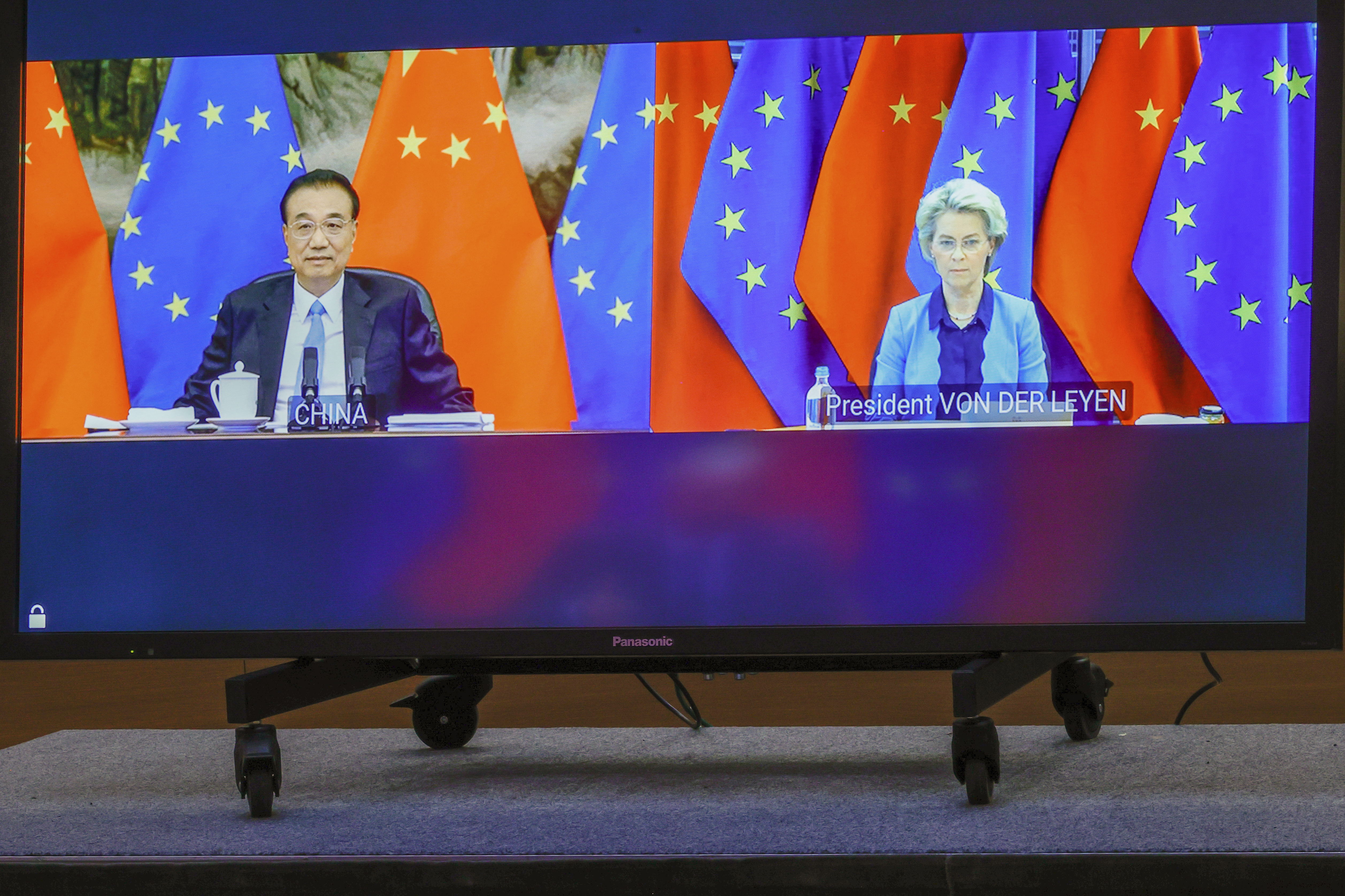 Chinese Premier Li Keqiang and European Commission President Ursula von der Leyen speak via video conference