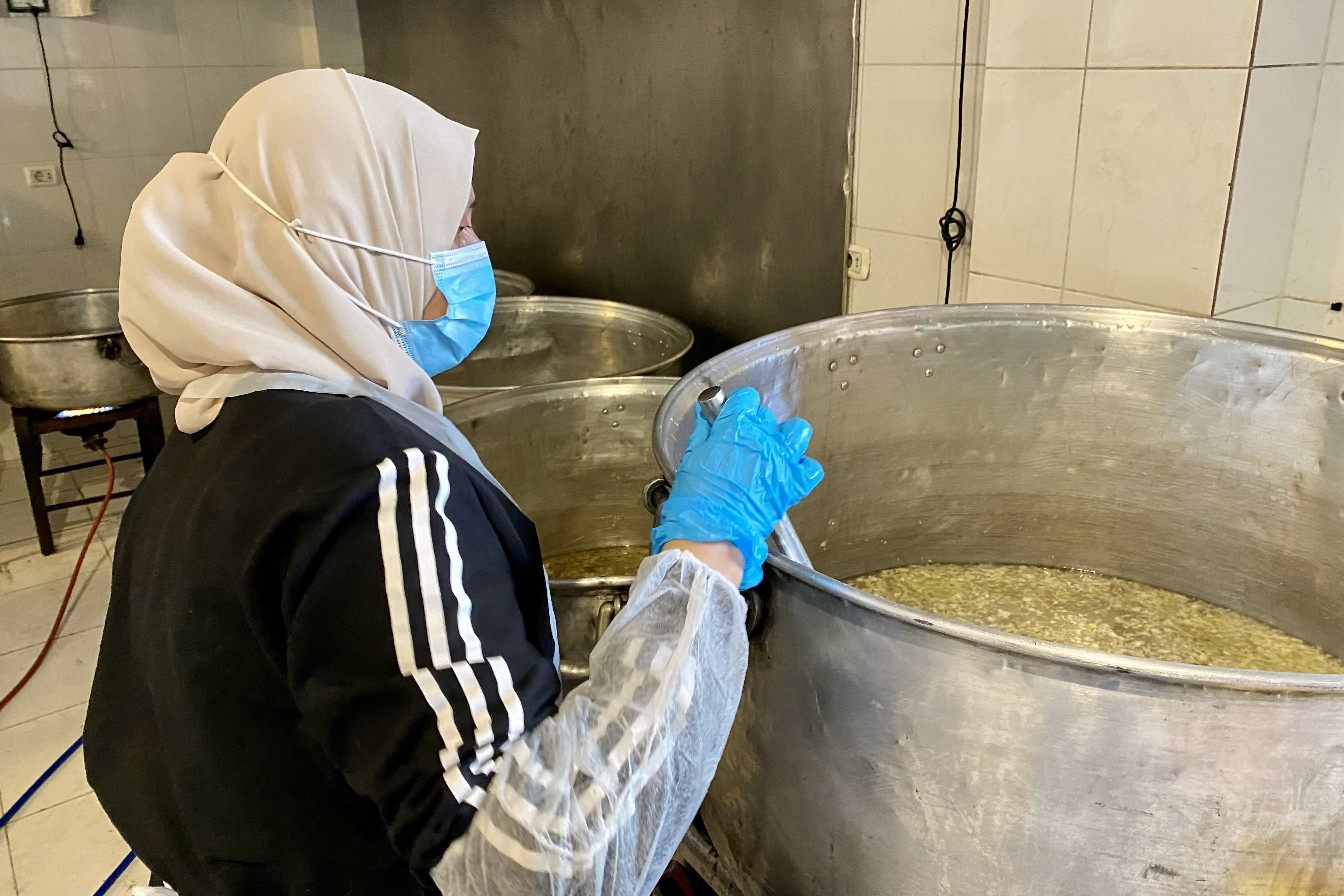 Lebanon NGO's Ramadan kitchen