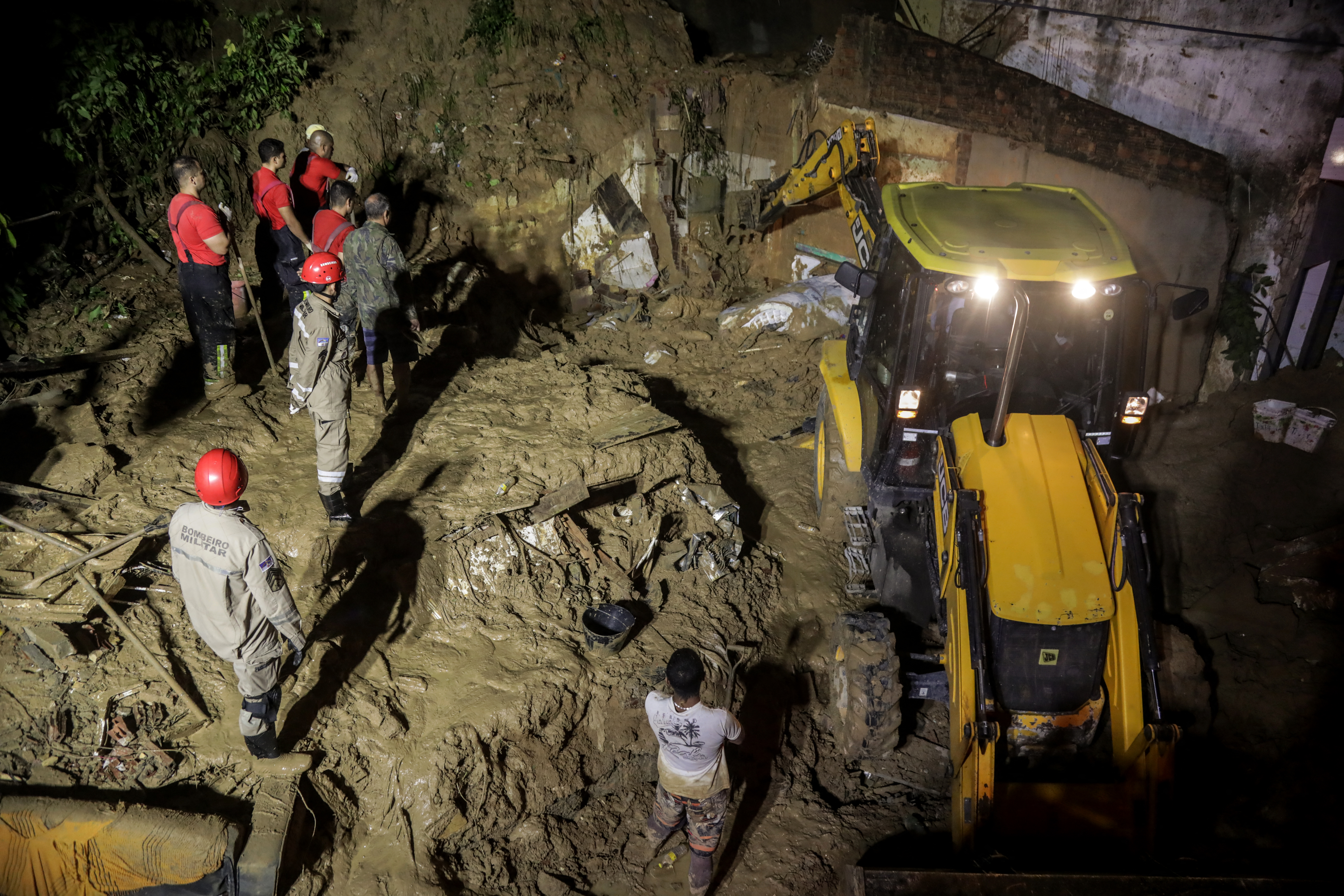This handout picture release by the Recife City Hall shows firefighters working after a landslide in the community Jardim Monte Verde, Ibura neighbourhood, in Recife, Pernambuco State, Brazil, on May 28, 2022. - Torrential rains that have plagued Brazil's northeastern Pernambuco state since Tuesday have left at least 34 dead, 29 of which occurred over the last 24 hours, according to the latest official update. (Photo by Diego NIGRO / RECIFE CITY HALL / AFP) / RESTRICTED TO EDITORIAL USE - MANDATORY CREDIT "AFP PHOTO / RACIFE CITY HALL / DIEGO NIGRO" - NO MARKETING - NO ADVERTISING CAMPAIGNS - DISTRIBUTED AS A SERVICE TO CLIENTS