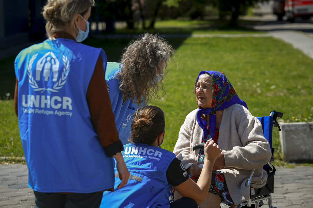 Ukrainian refugee being aided by UNHCR staff