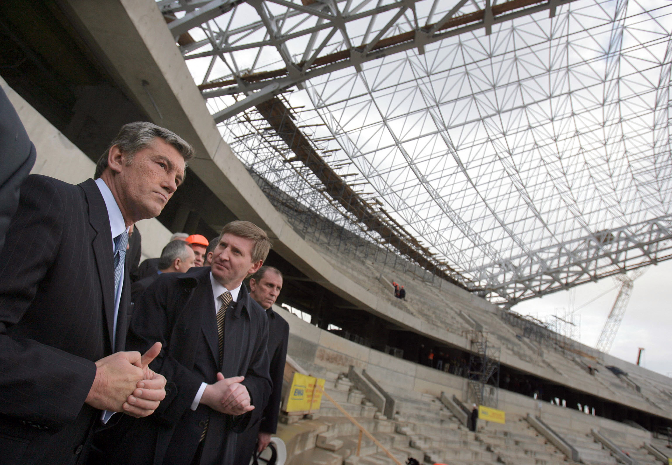 President of Ukraine Viktor Yushchenko (L) and President of FC Shakhtar, multi-millionaire Rinat Akhmetov (2L) visit the construction site of a stadium in the country's eastern industrial city of Donetsk on April 17, 2008. The presidents of the Euro 2012 football championship Poland and Ukraine, who came under fire from the UEFA over allegedly slack preparations, signed a deal on April 14, 2008 to beef up plans for co-hosting the tournament. AFP PHOTO / PRESIDENTIAL PRESS-SERVICE POOL / MYKOLA LAZARENKO (Photo by MYKOLA LAZARENKO / PRESIDENTIAL POOL / AFP)