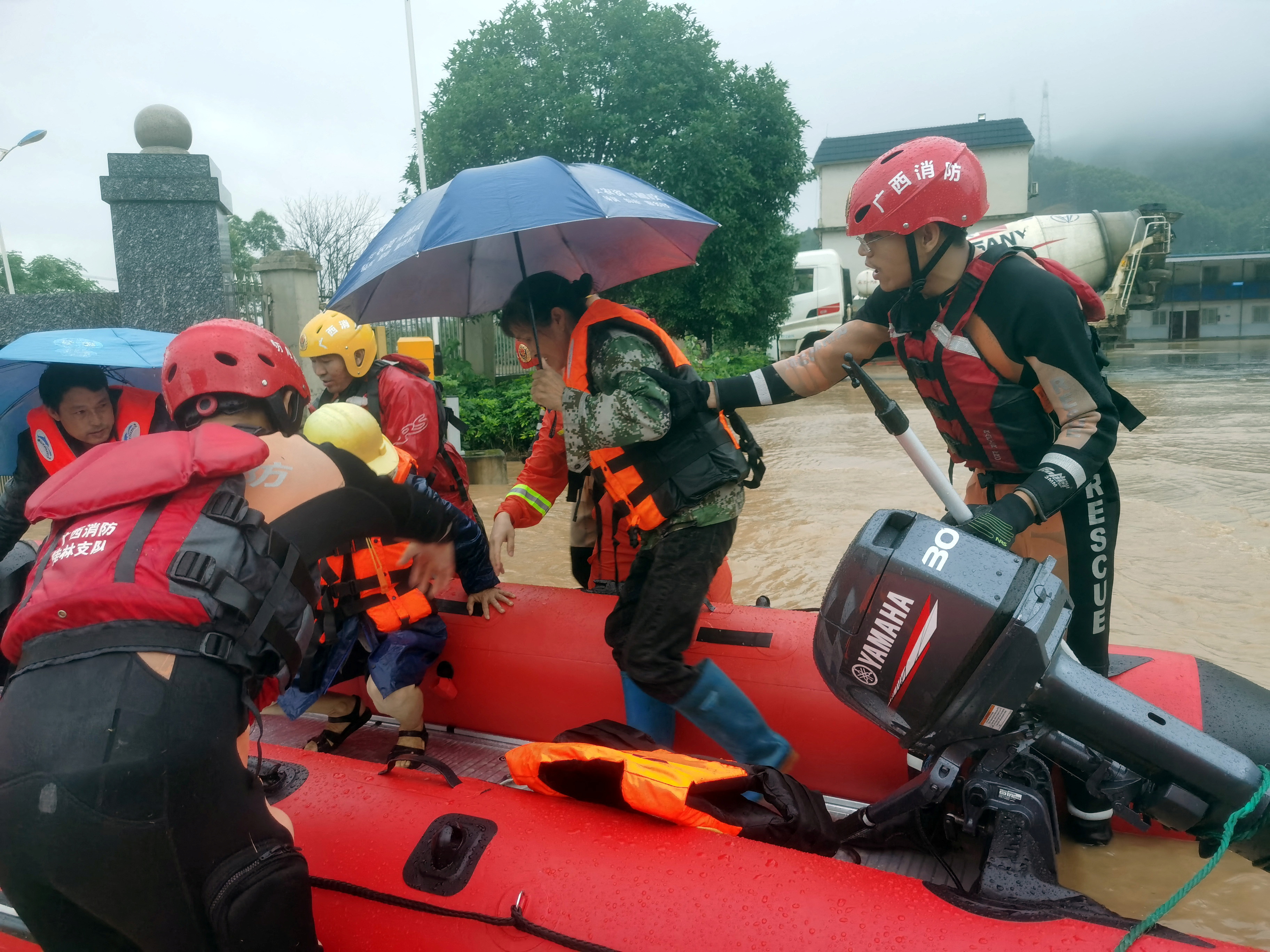 Rescue workers evacuate flood-affected residents with a dinghy following heavy rainfall in Yongfu county of Guilin, Guangxi Zhuang Autonomous Region, China June 17, 2022.