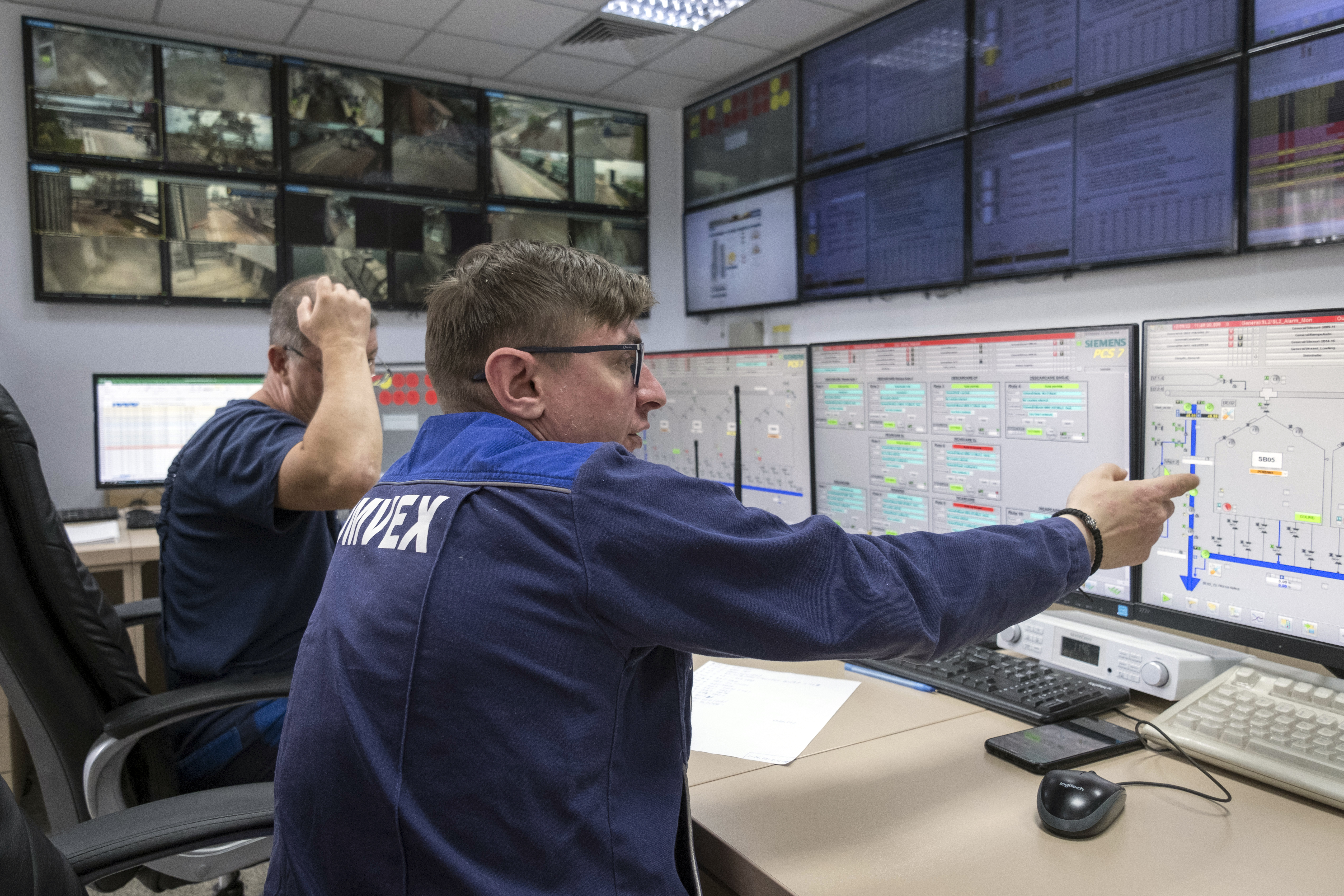 The cereal unloading and loading activities, which are highly automatized, are coordinated remotely from the control room at one of the operators in Constanta port.