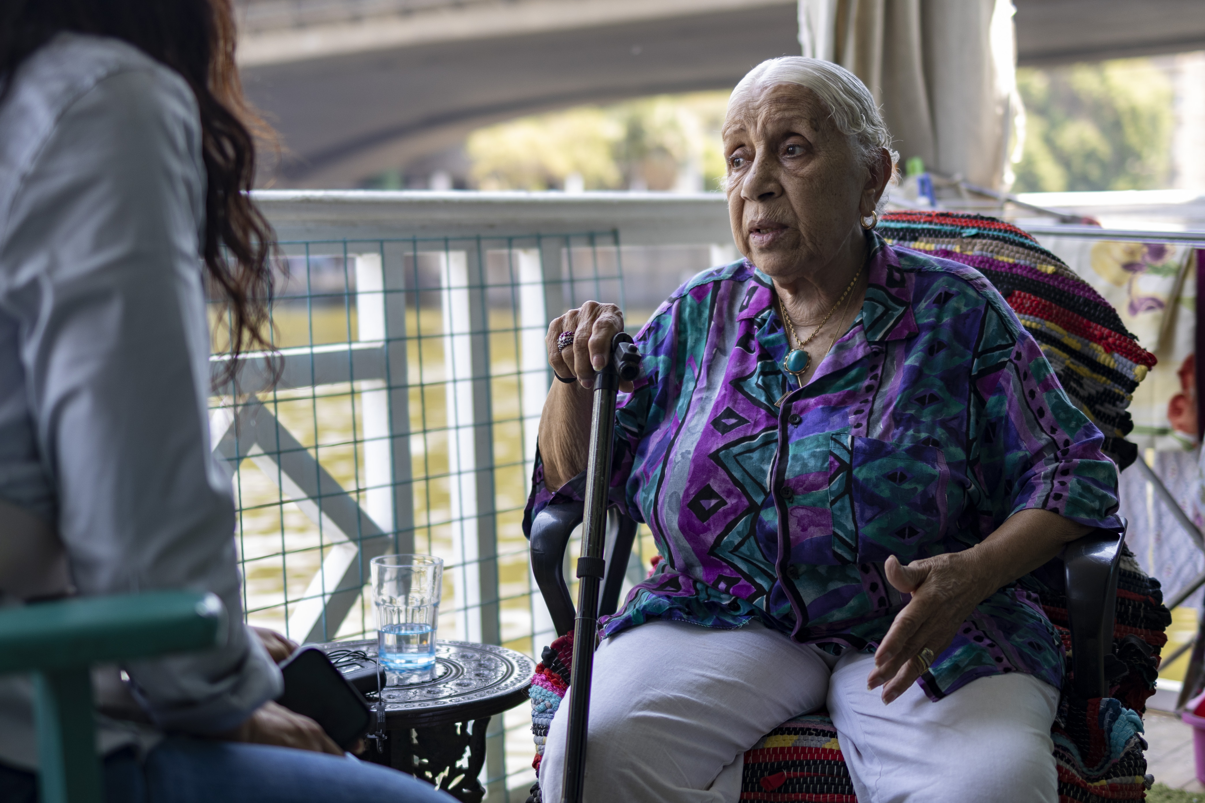 88-year-old Ekhlas Helmy, a resident of one of the remaining houseboats, is helped by sympathisers to pack her belongings, while volunteers have offered to take in the pets she has opened her home to. Image captured by Toka Omar.