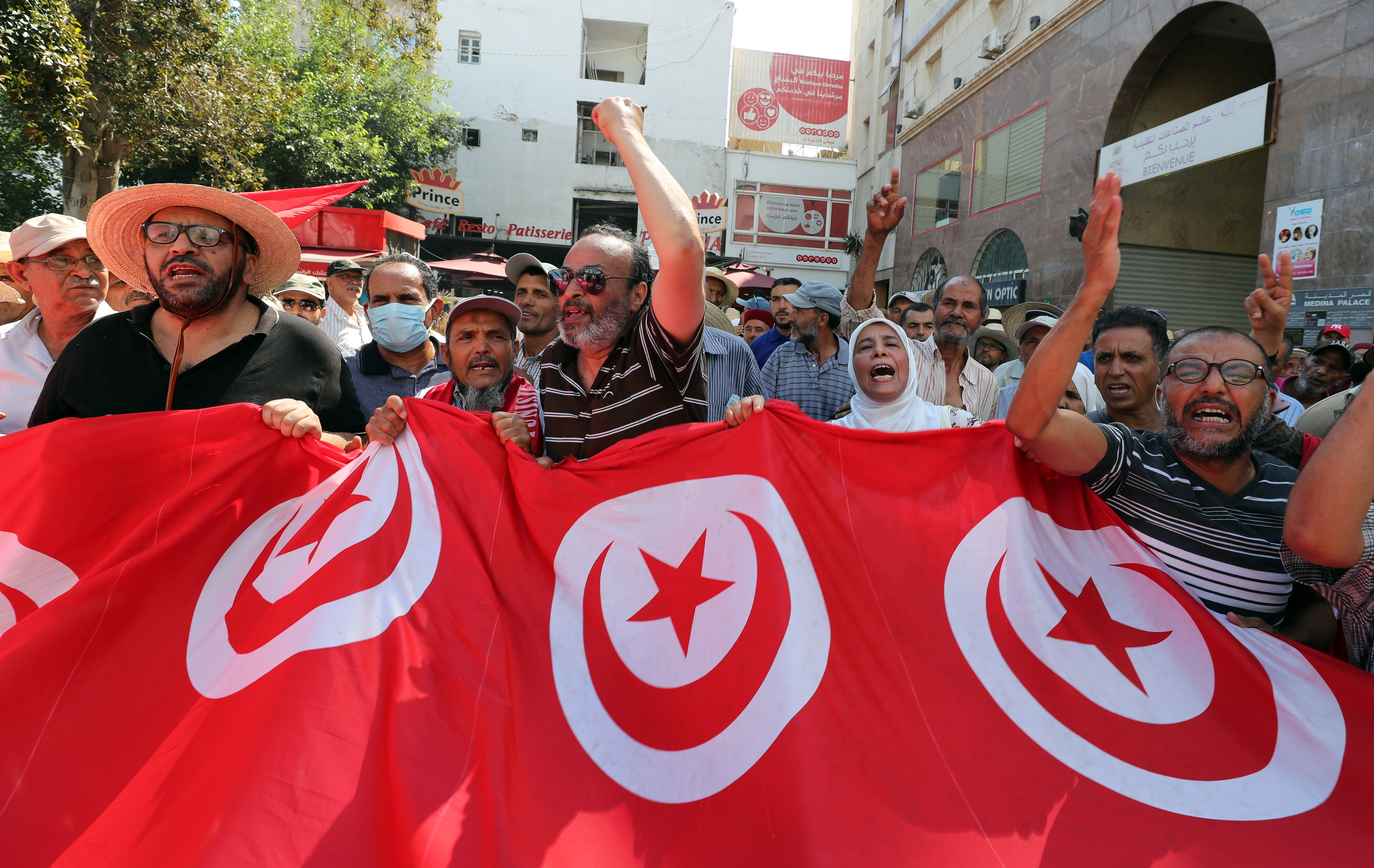 Tunisians rally