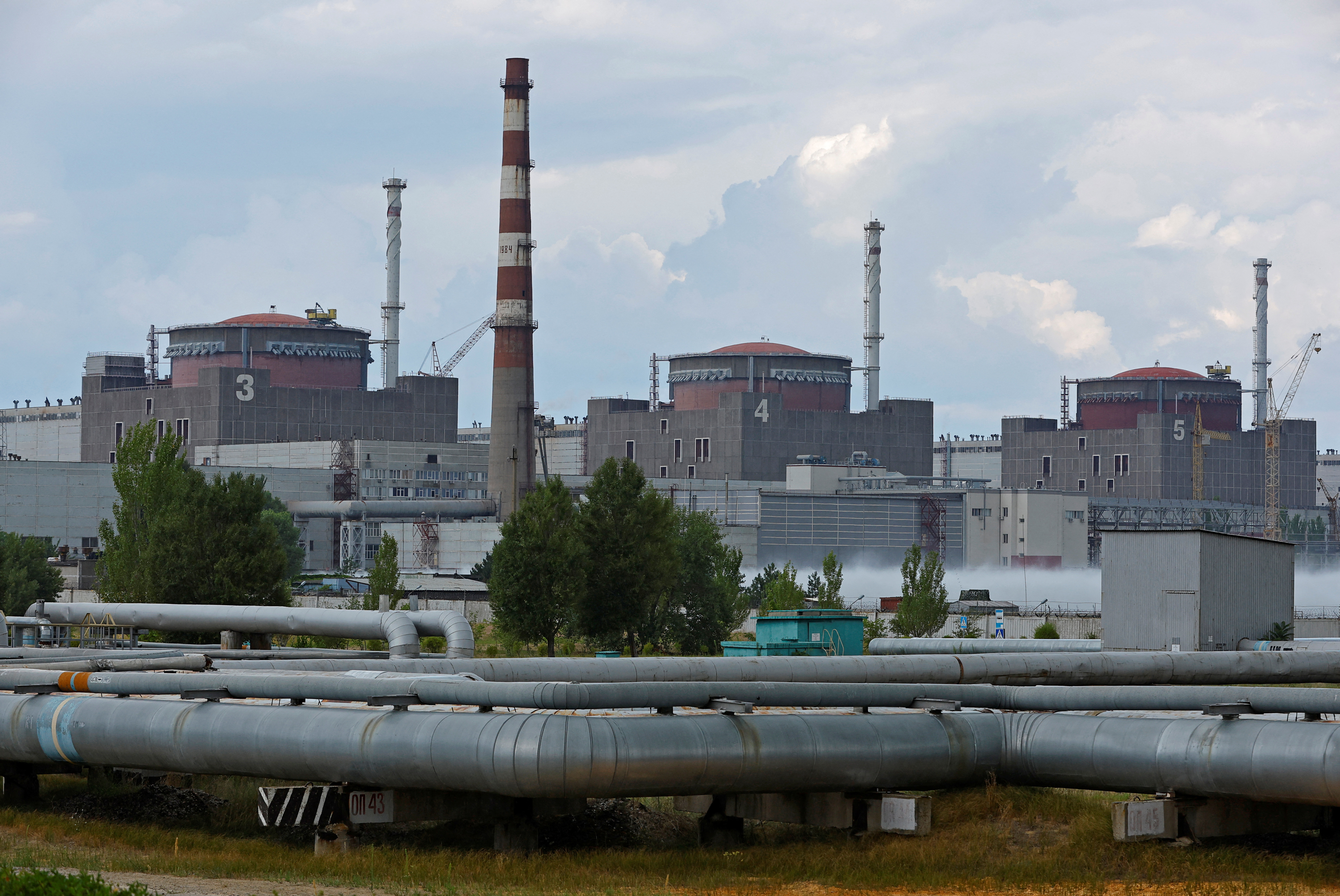 A view shows the Zaporizhzhia Nuclear Power Plant in the course of Ukraine-Russia conflict outside the Russian-controlled city of Enerhodar in the Zaporizhzhia region, Ukraine August 4, 2022. REUTERS/Alexander Ermochenko