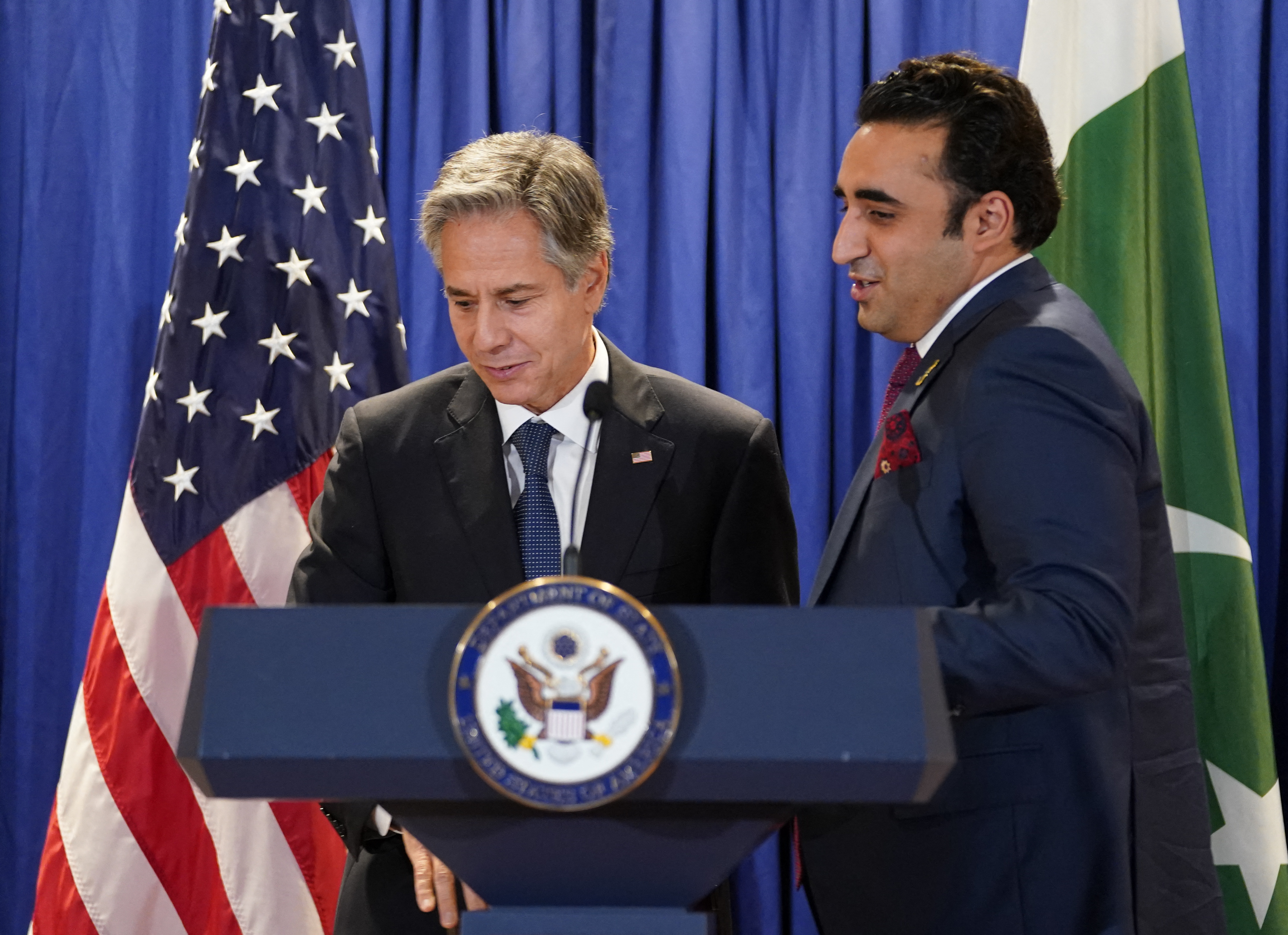 US Secretary of State Antony Blinken (L) and Pakistan's Foreign Minister Bilawal Bhutto-Zardari