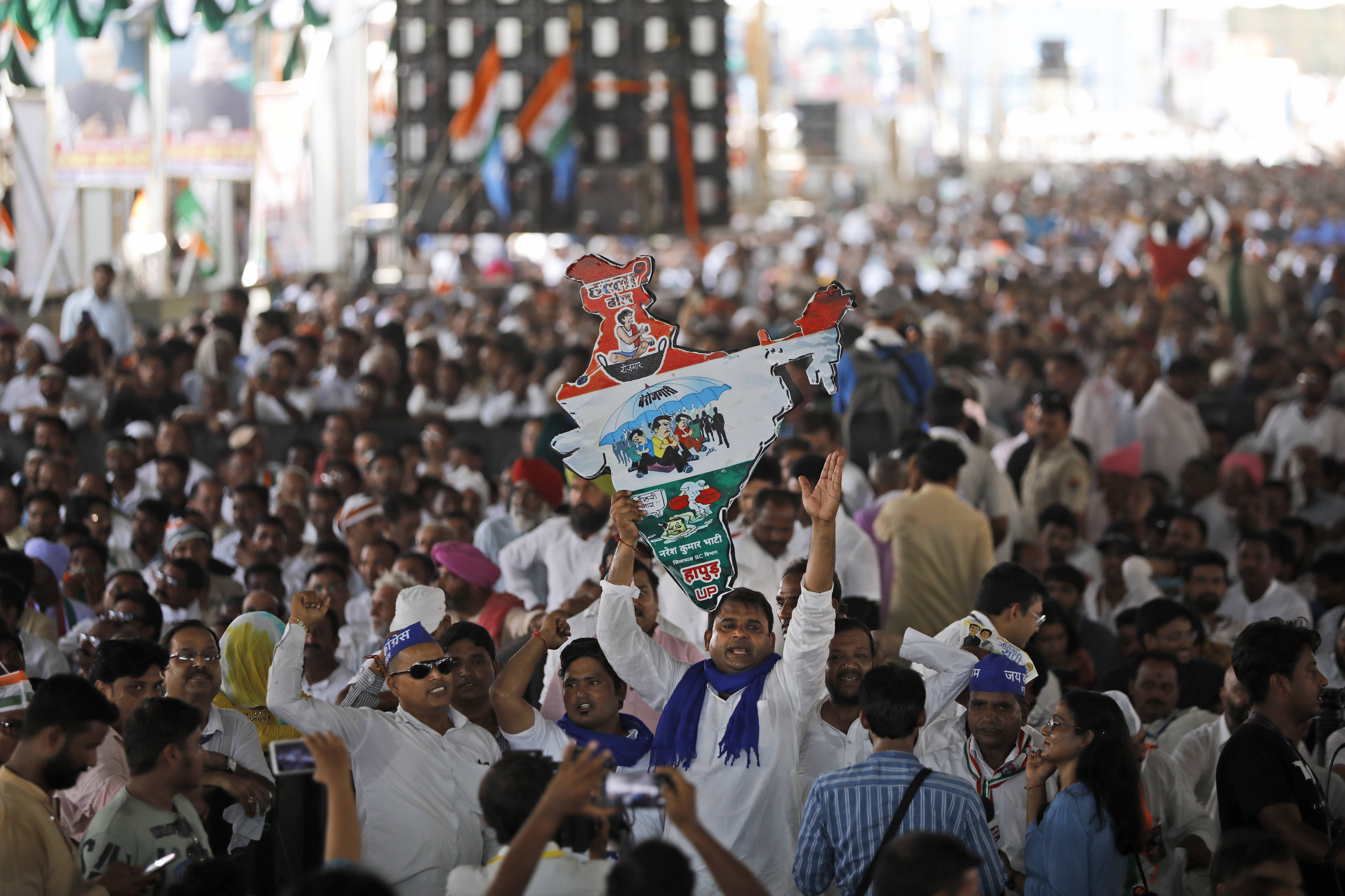 Congress party supporters shout anti government slogans during rally in New Delhi, India