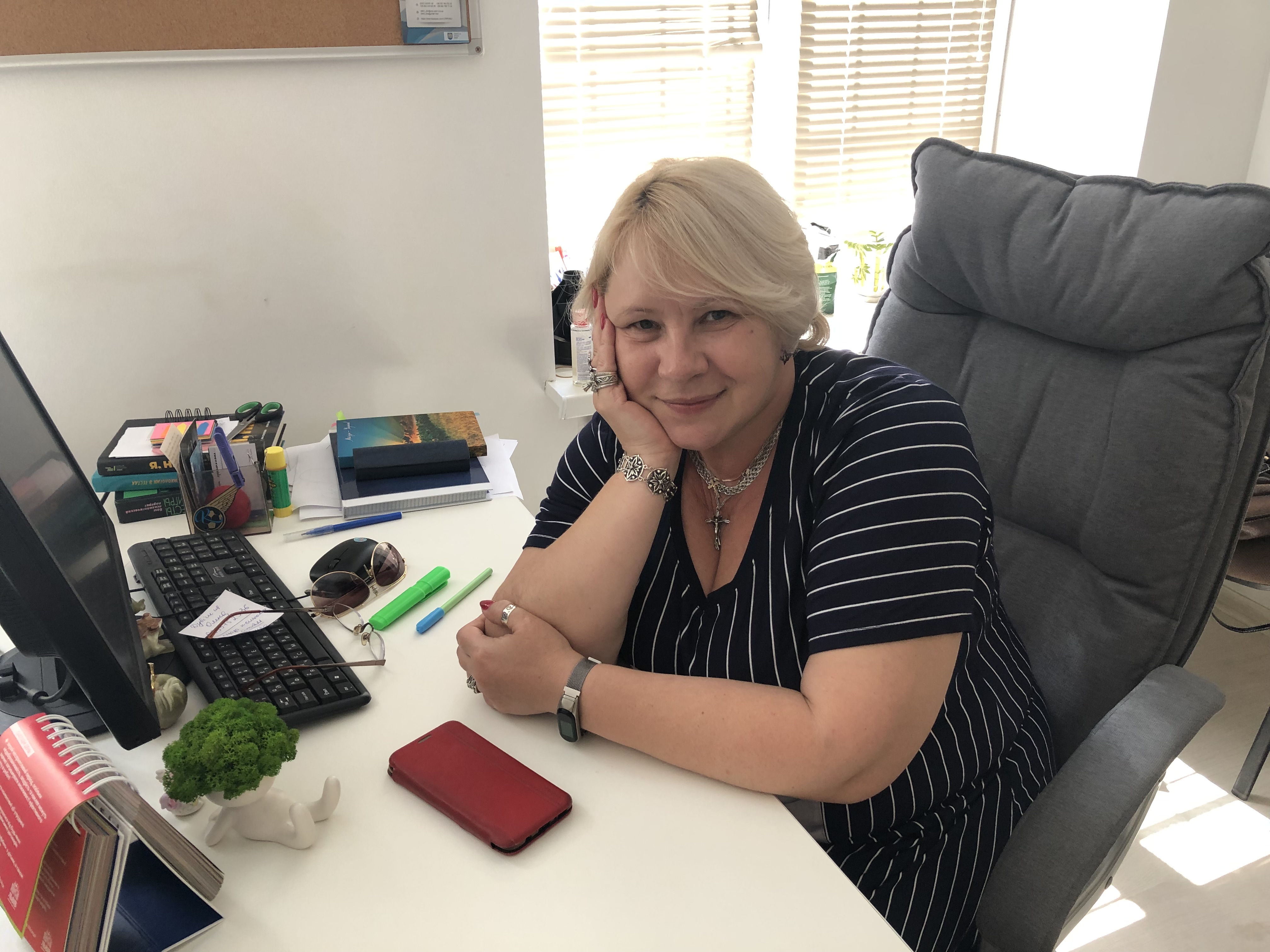 A photo of Maryan Manyevska at her desk.