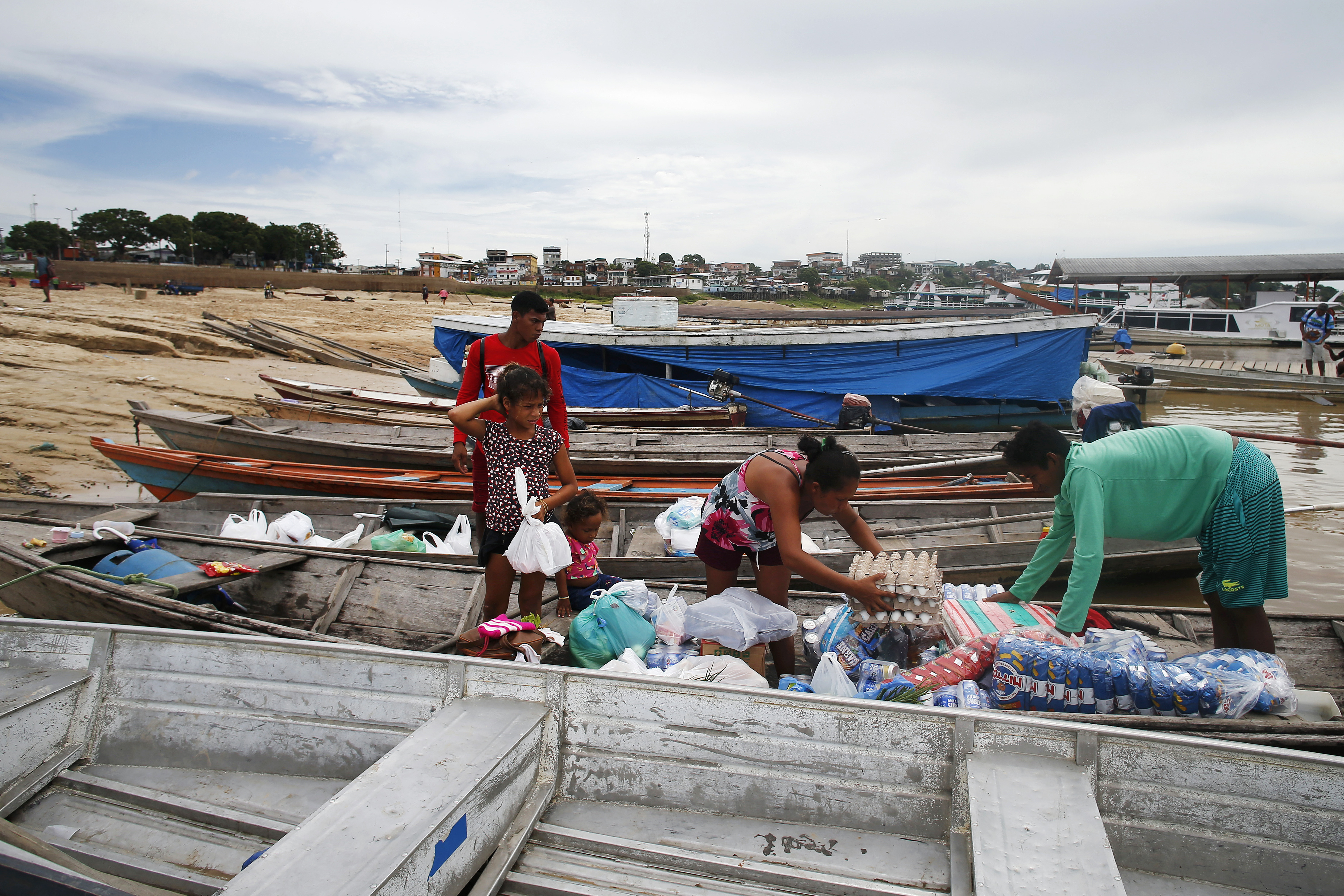 A family organizes food in an area impacted by the drought near the Solimões River, in Tefe, Amazonas state, Brazil