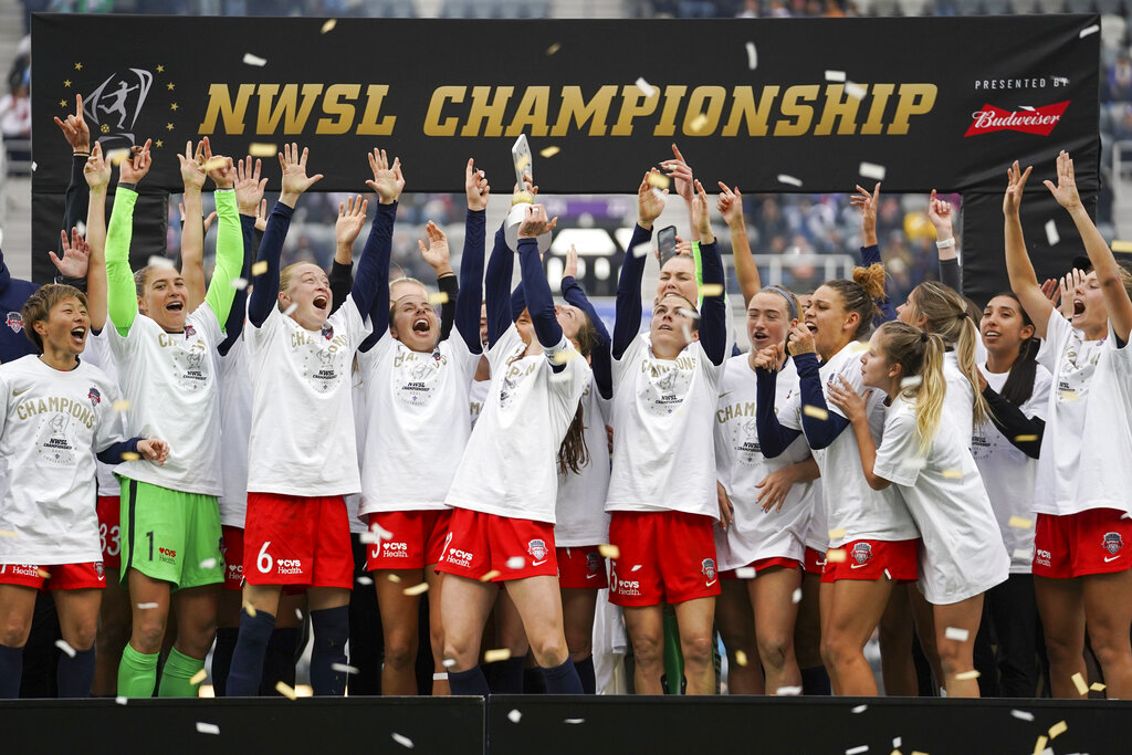 Players celebrate after winning the 2021 NWSL championship