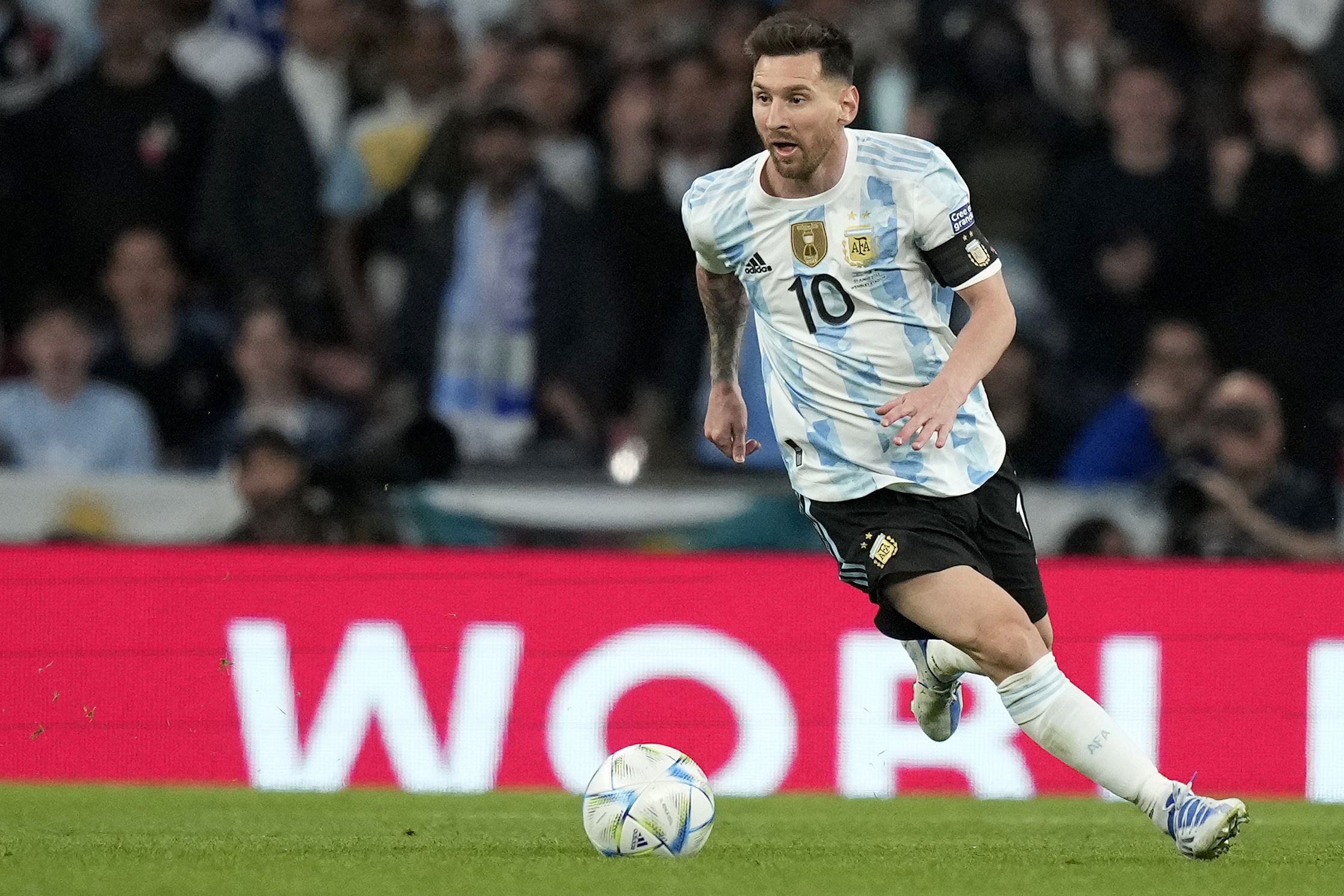 Argentina's Lionel Messi controls the ball during the Finalissima soccer match between Italy and Argentina at Wembley Stadium in London , Wednesday, June 1, 2022. (AP photo/Frank Augstein)