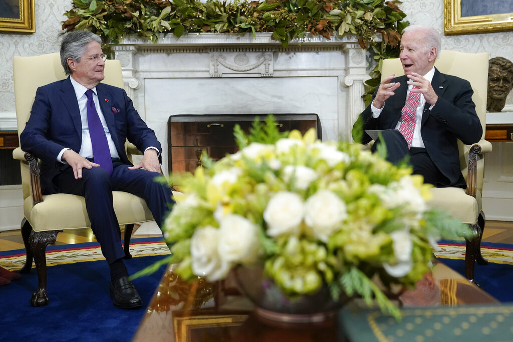 US President Joe Biden and Ecuador's President Guillermo Lasso chat in the White House.