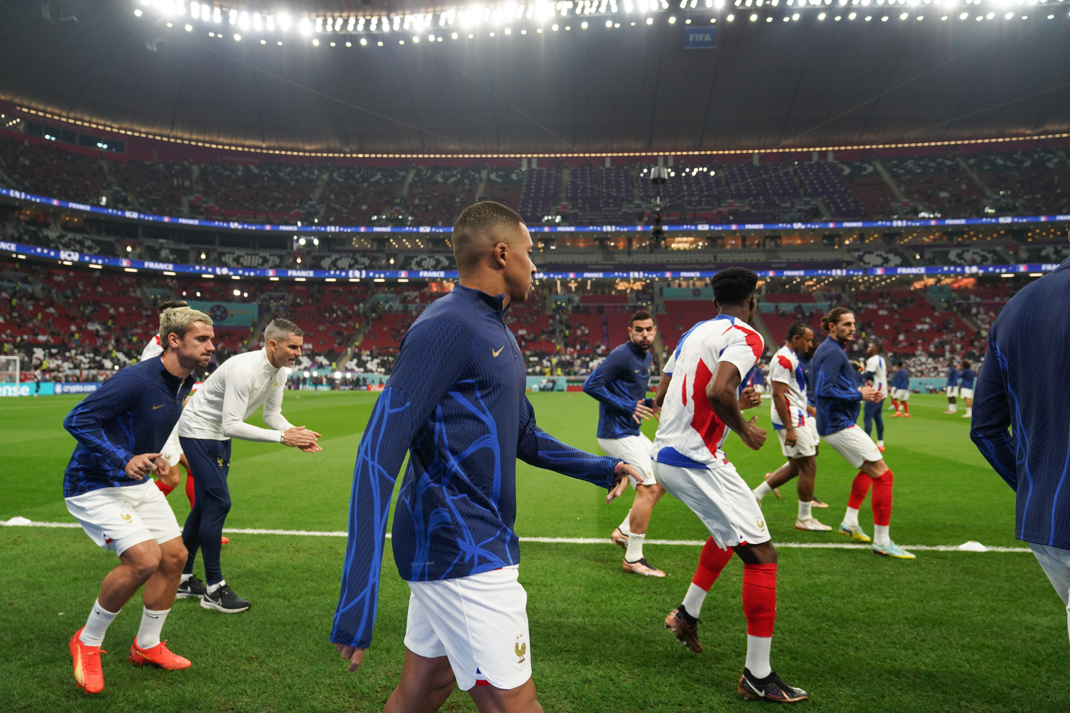 French players warm up